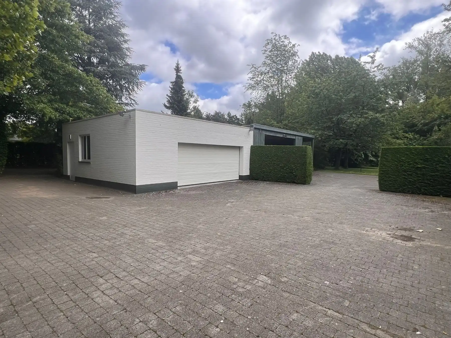 Karaktervolle villa met bijgebouwen foto 27
