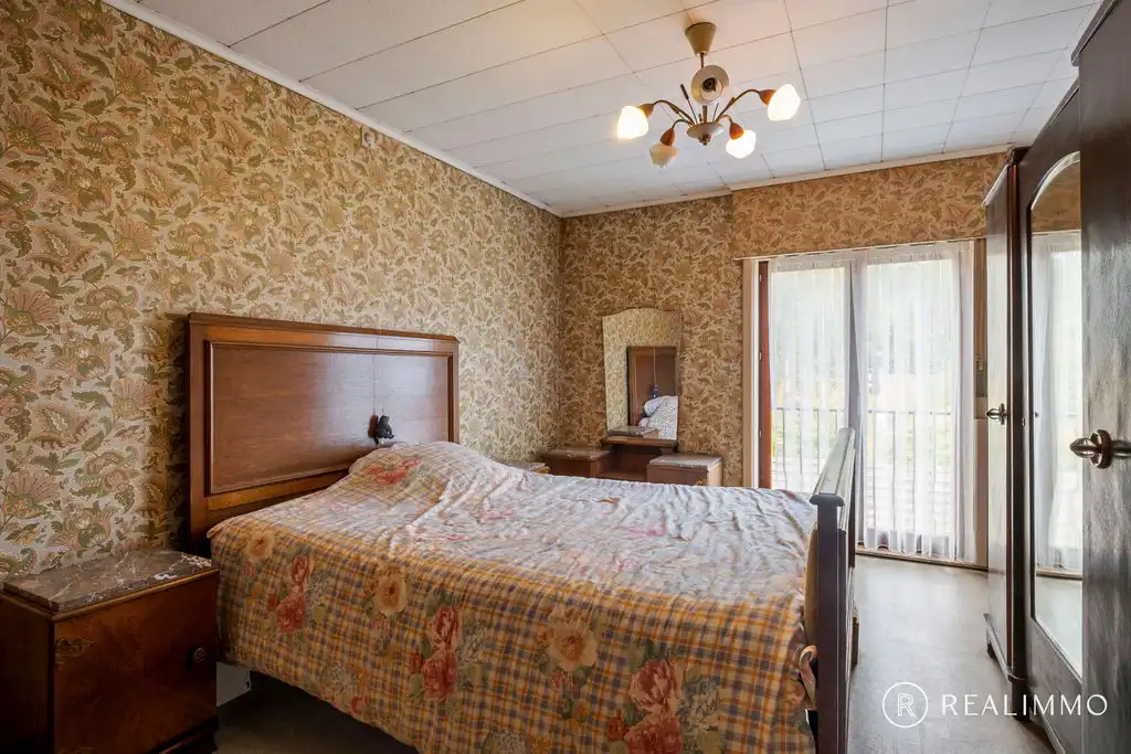 Stevige te renoveren woning in hartje Zwevegem! foto 10