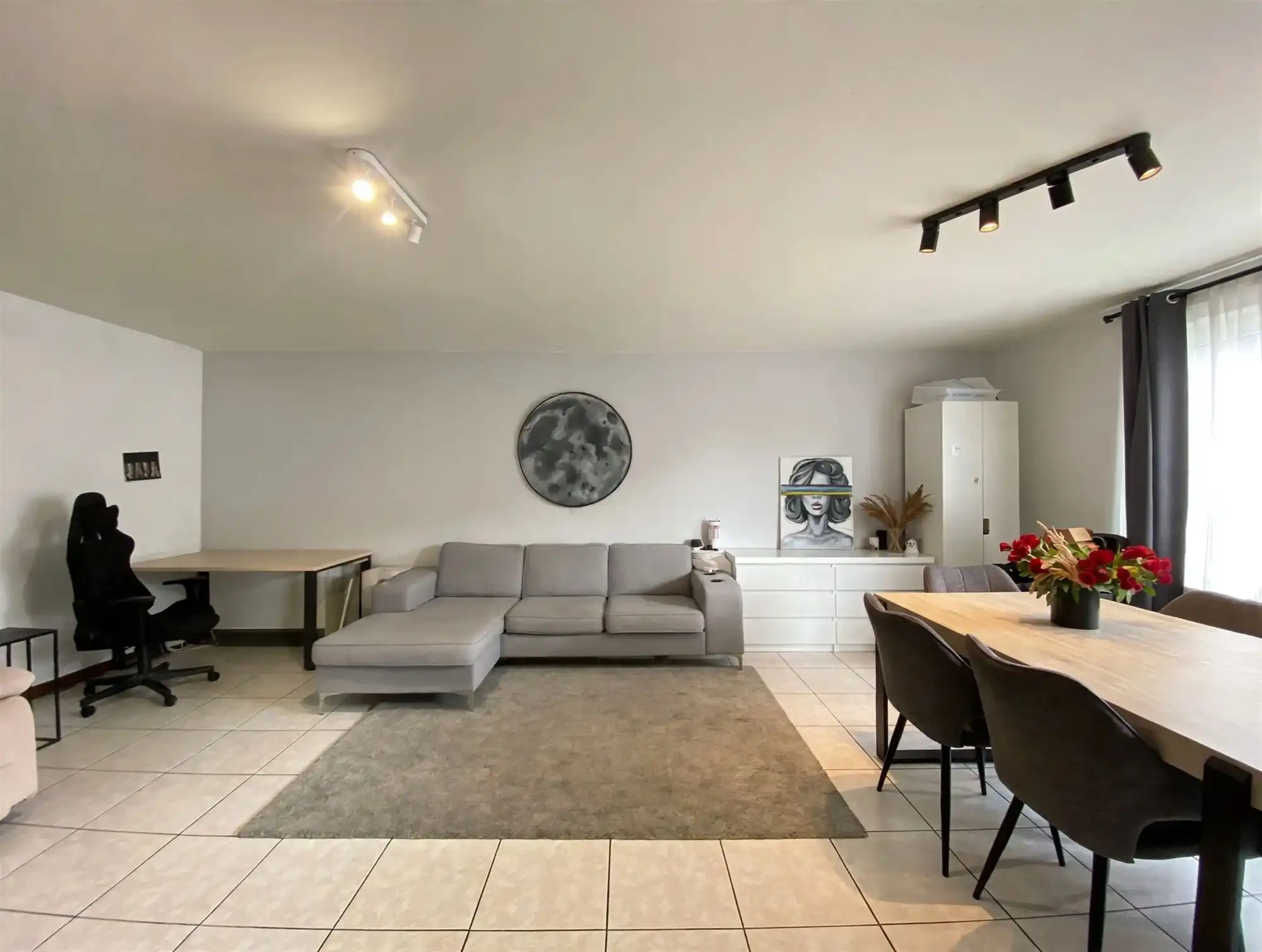 Ruim 2 slaapkamer appartement met garage te Ertvelde foto 3