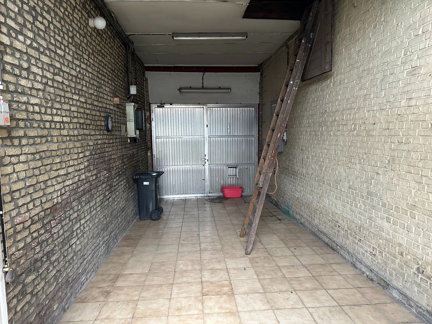 Te renoveren landelijke woning met garage foto 11