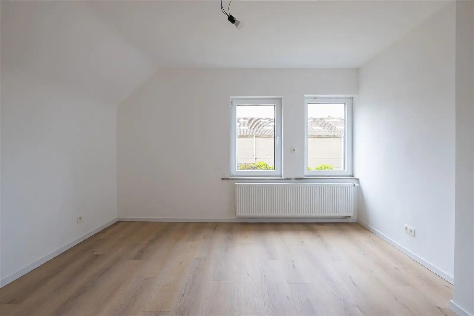 Volledig vernieuwde villa met 3 slaapkamers, tuin en garage! foto 13