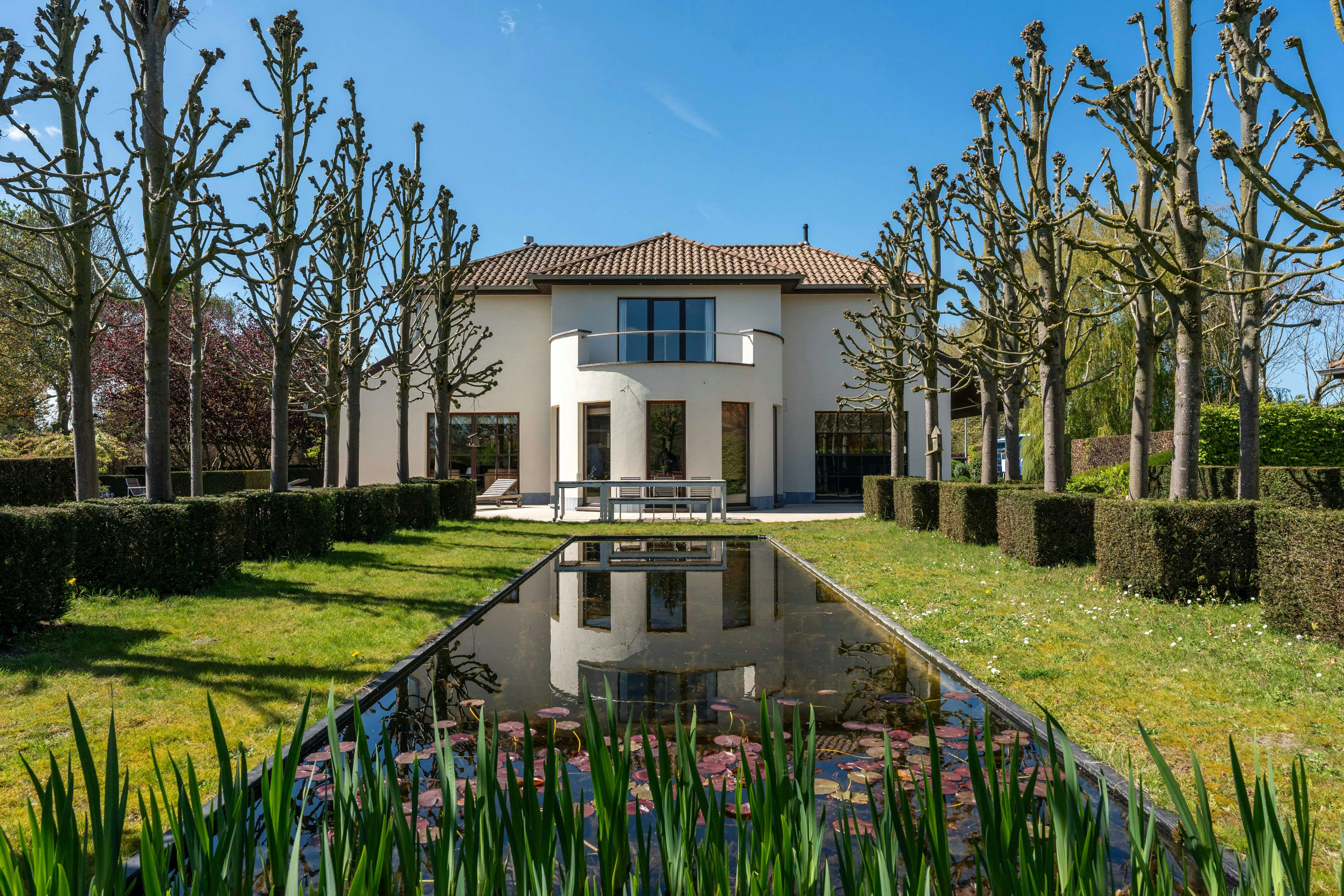 Exclusieve villa te koop in Jabbeke  foto {{pictureIndex}}