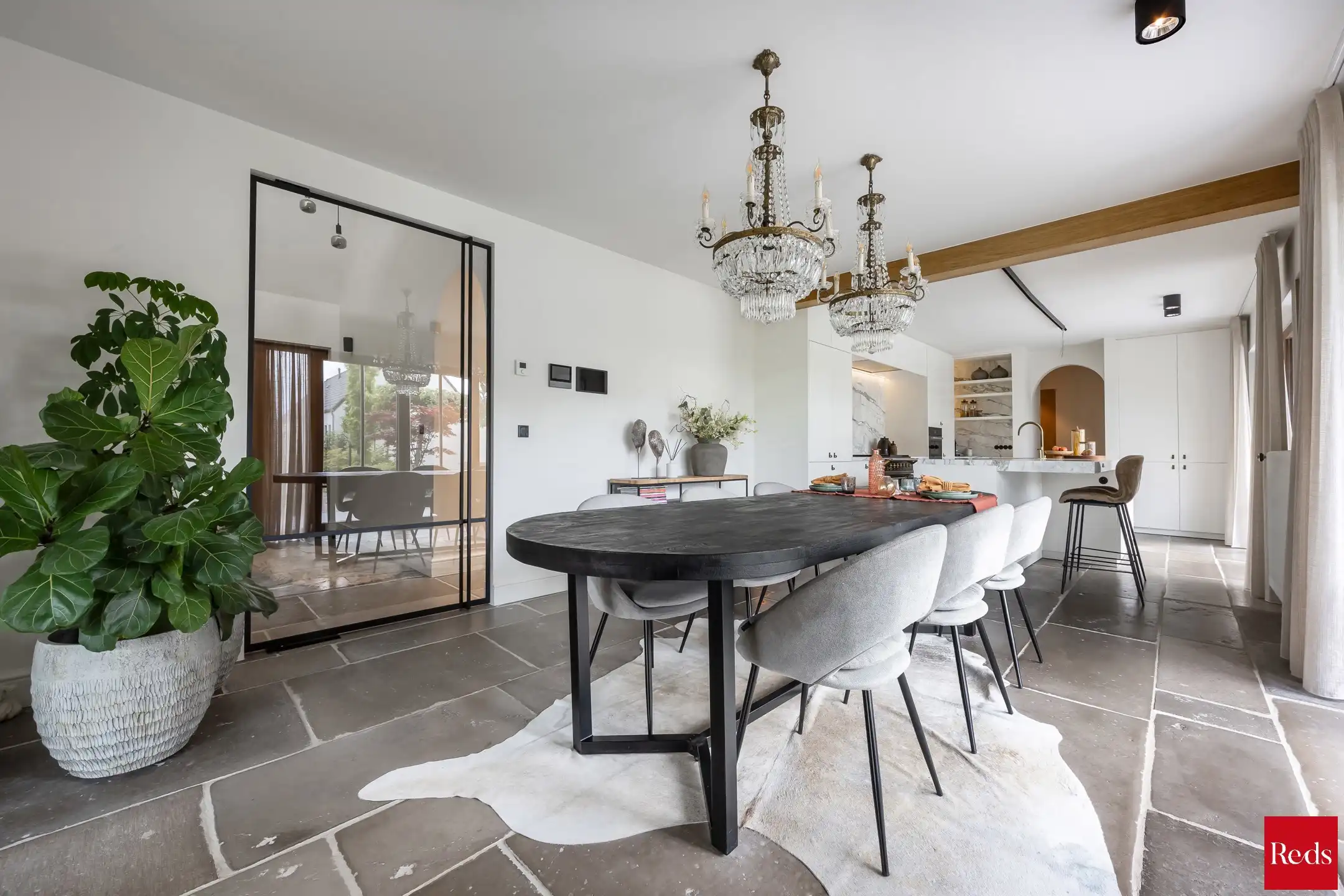 Luxueuze villa met bijgebouw en mogelijkheid tot aankoop achtergelegen weilanden.  foto 4