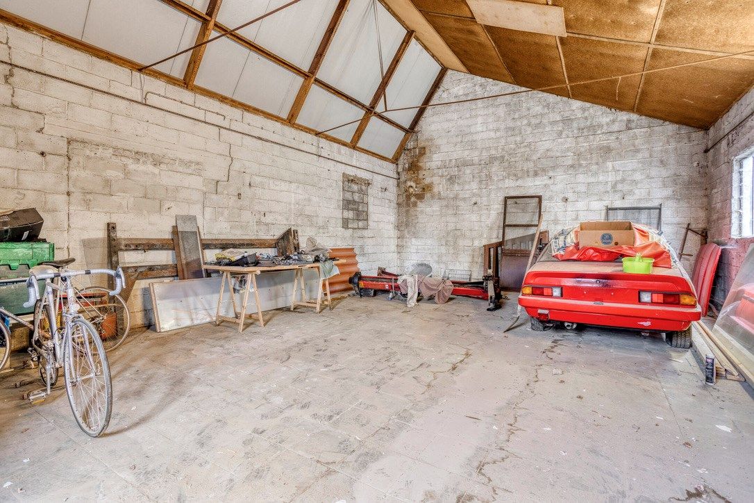Halfopen bebouwing met werkplaats en loods te koop te Vichte. foto 28