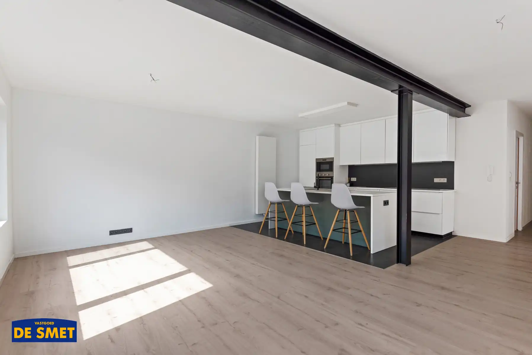 Volledig vernieuwd appartement met achteraan gelegen garage foto 2