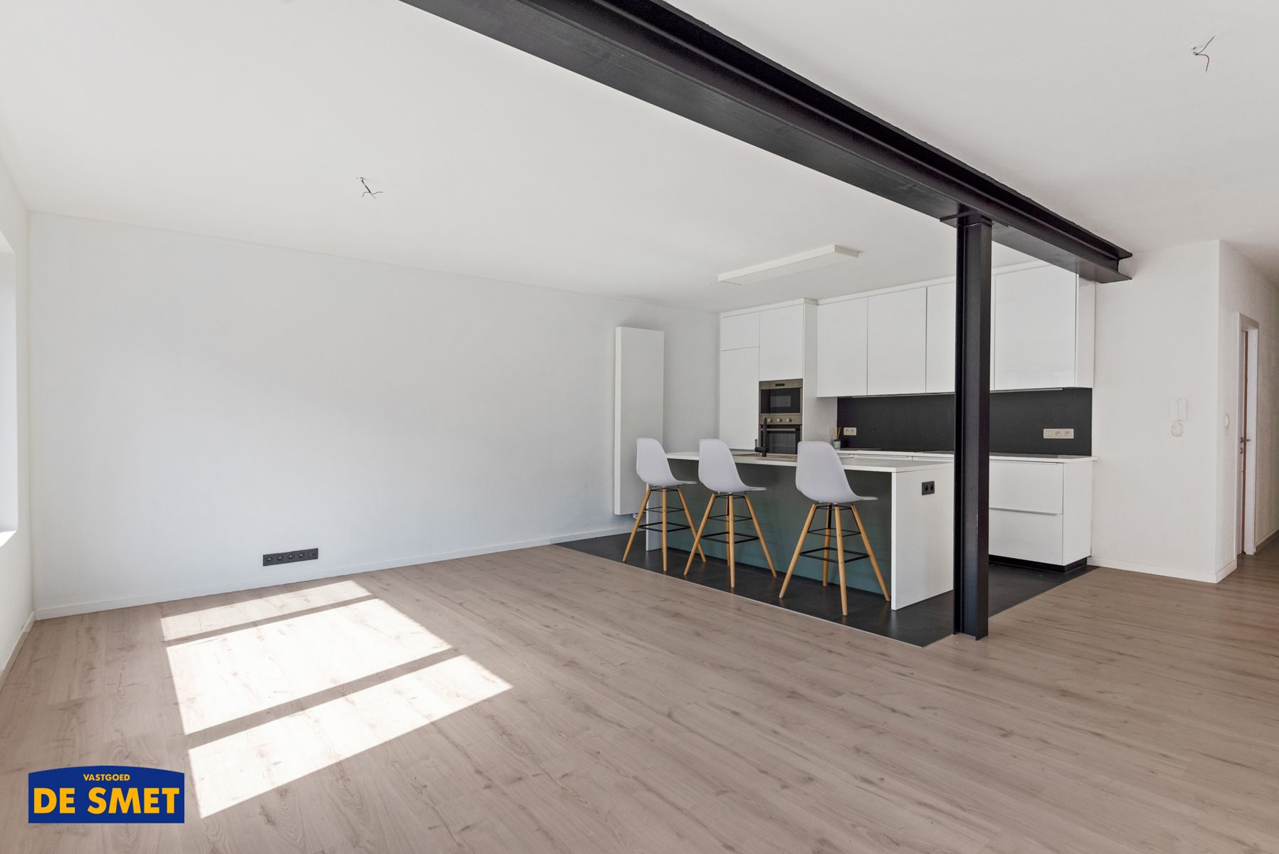 Volledig vernieuwd appartement met achteraan gelegen garage foto 2