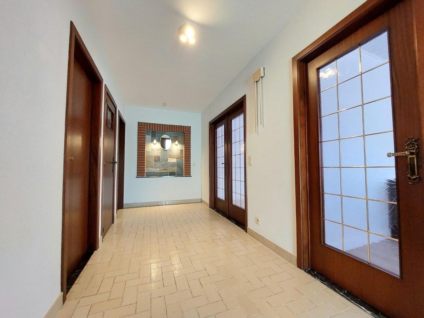 Ruime alleenstaande villa foto 11