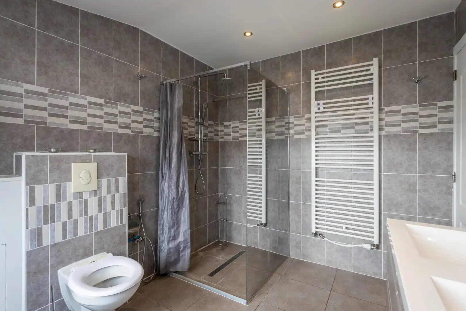 Ruime duplex (143m²) met 3 slaapkamers te Dworp foto 16