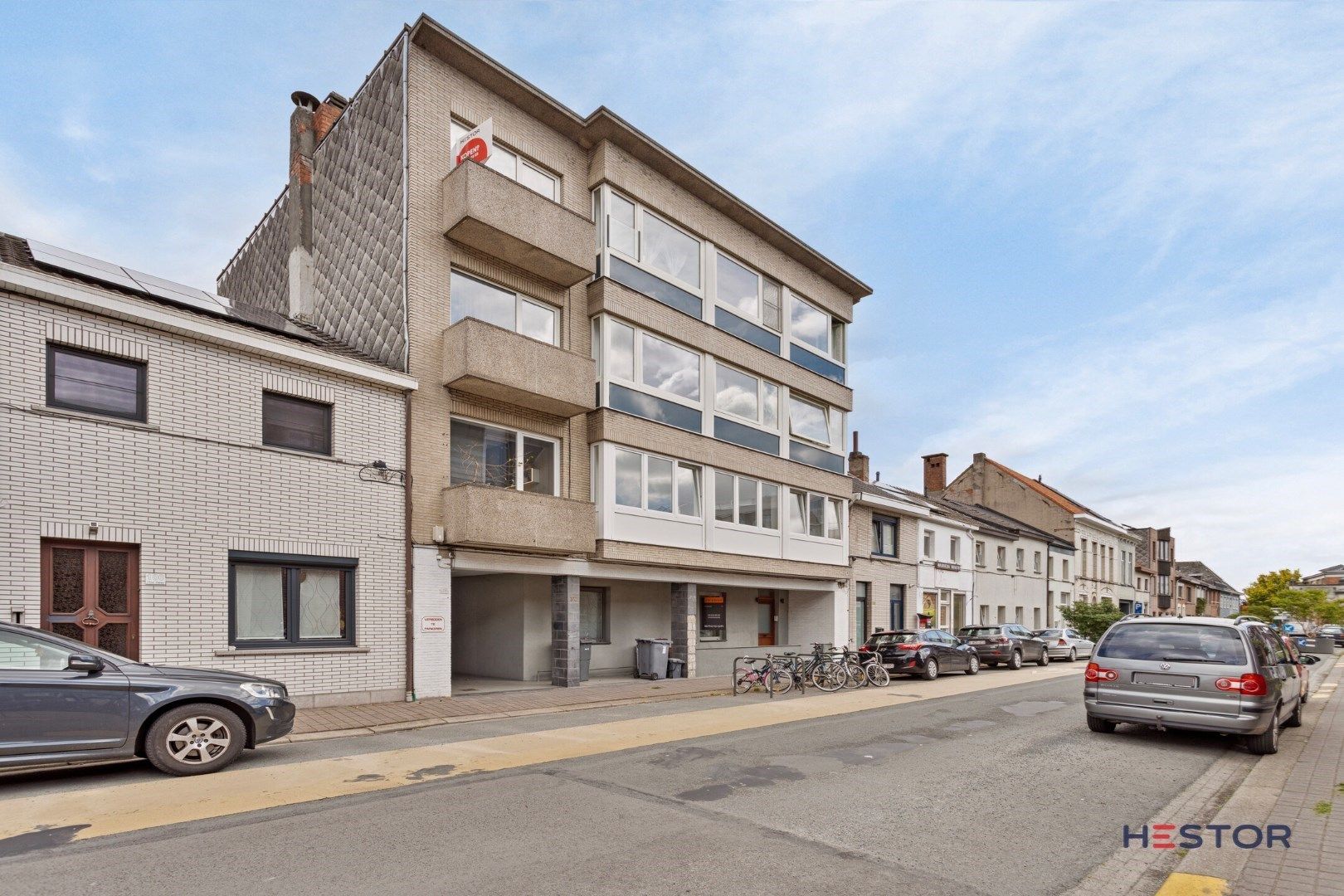 Hoofdfoto van de publicatie: Lichtrijk, éénslaapkamer appartement in het centrum van Sint-Niklaas 