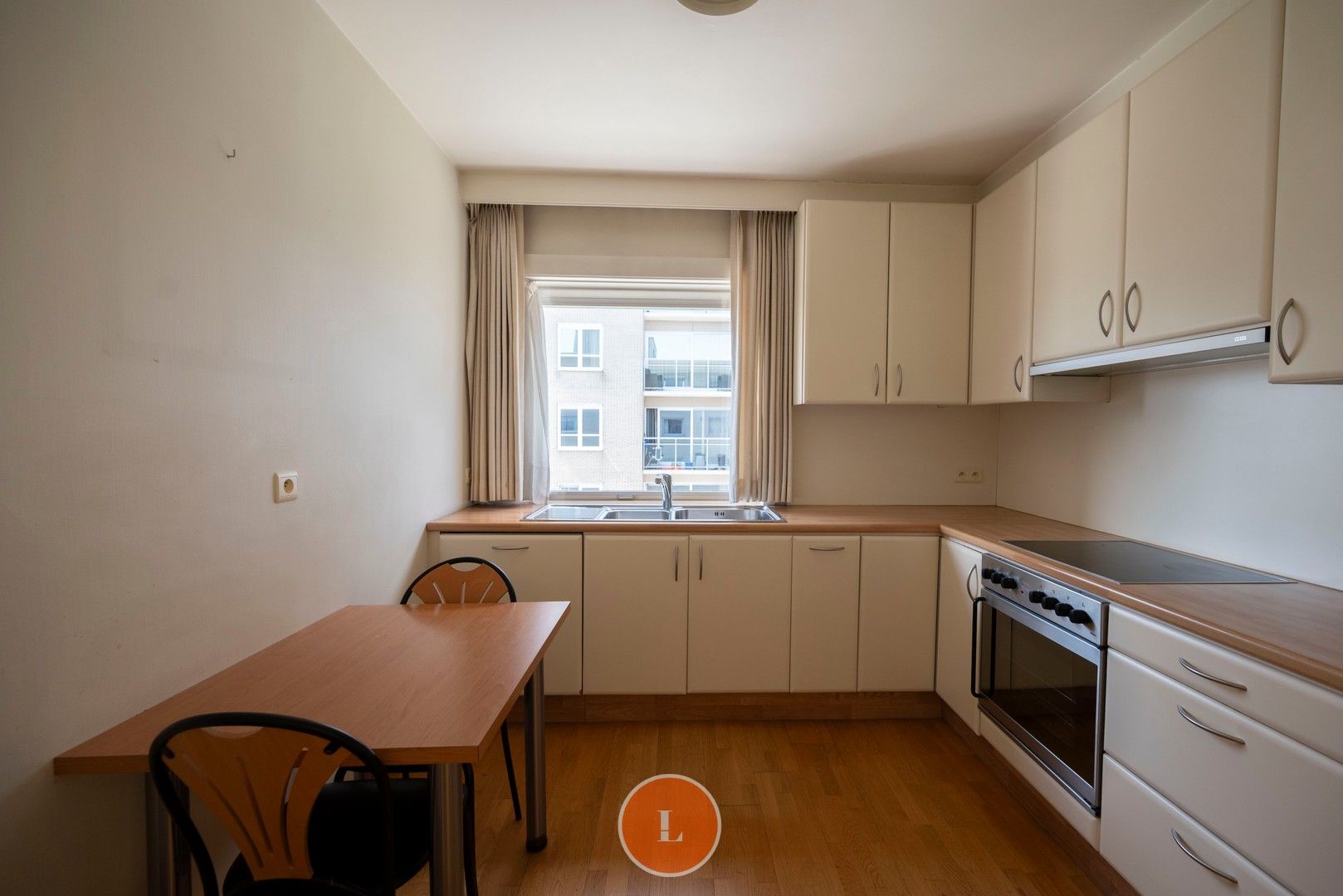 Instapklaar appartement met garage te koop in hartje Harelbeke foto 7