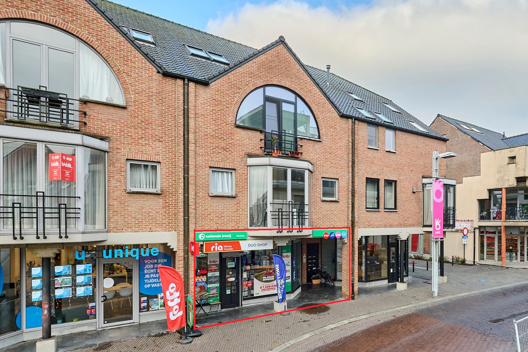 Commerciële ruimte te koop foto {{pictureIndex}}