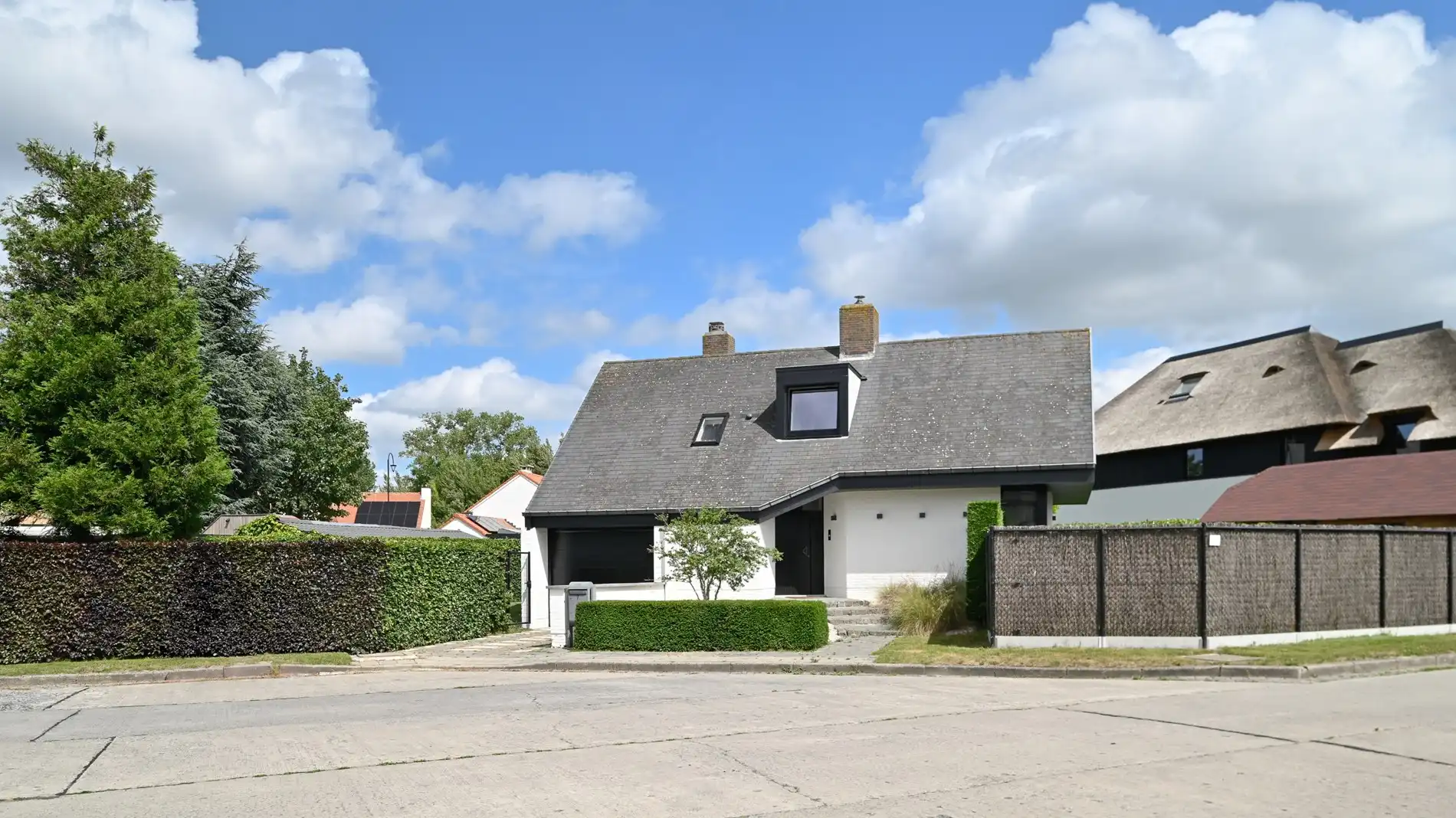 Residentieel gelegen alleenstaande villa te Knokke foto 2