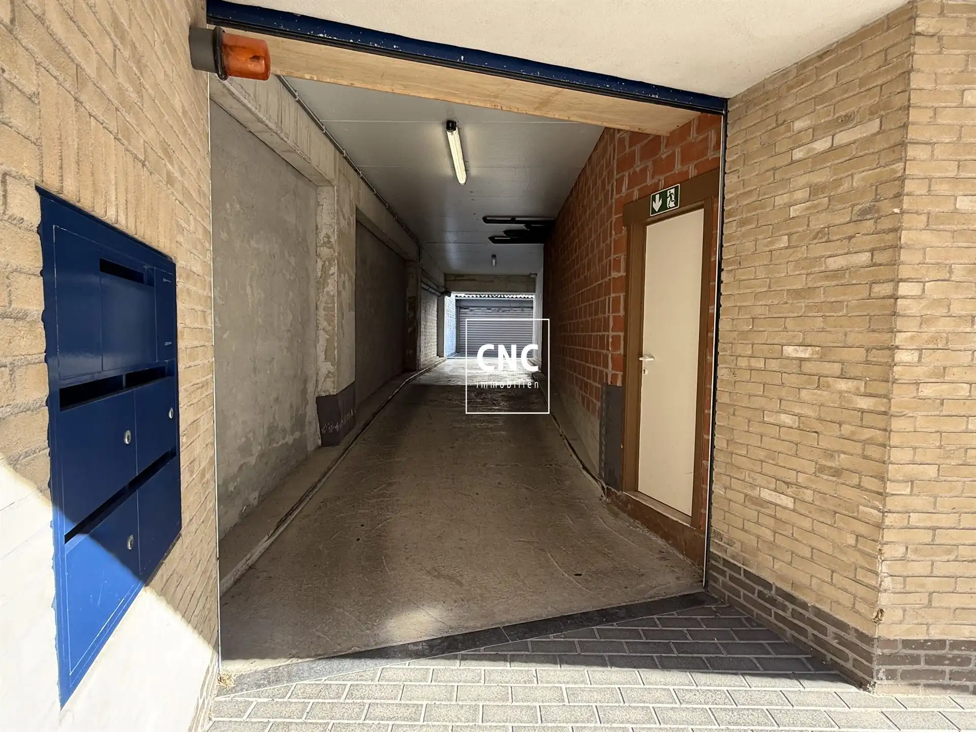 Gelijkvloerse, ruime garagebox in het centrum van Knokke foto 3