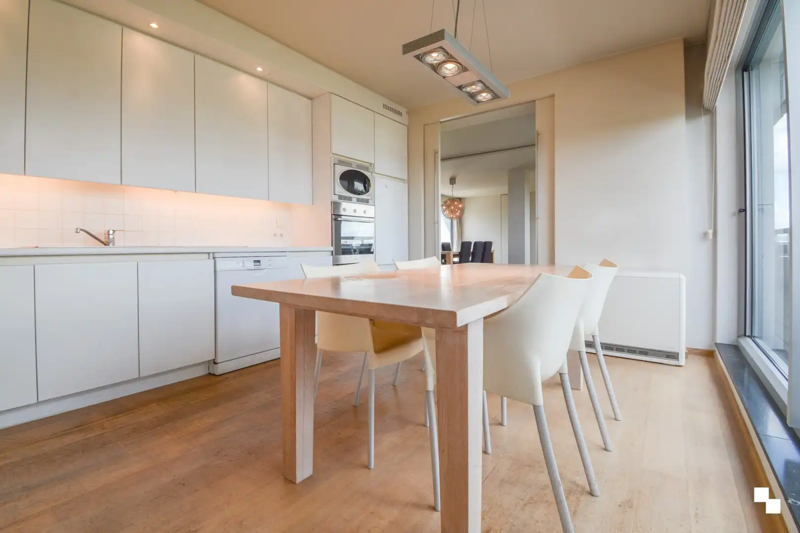 UItzonderlijk ruim appartement aan het water te Roeselare! foto 13
