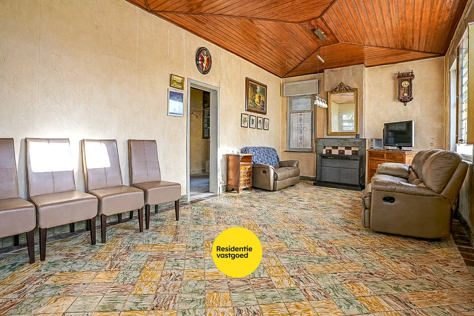 Te renoveren woning met 5 slaapkamers op 8.102 m²  te Diksmuide! foto 3