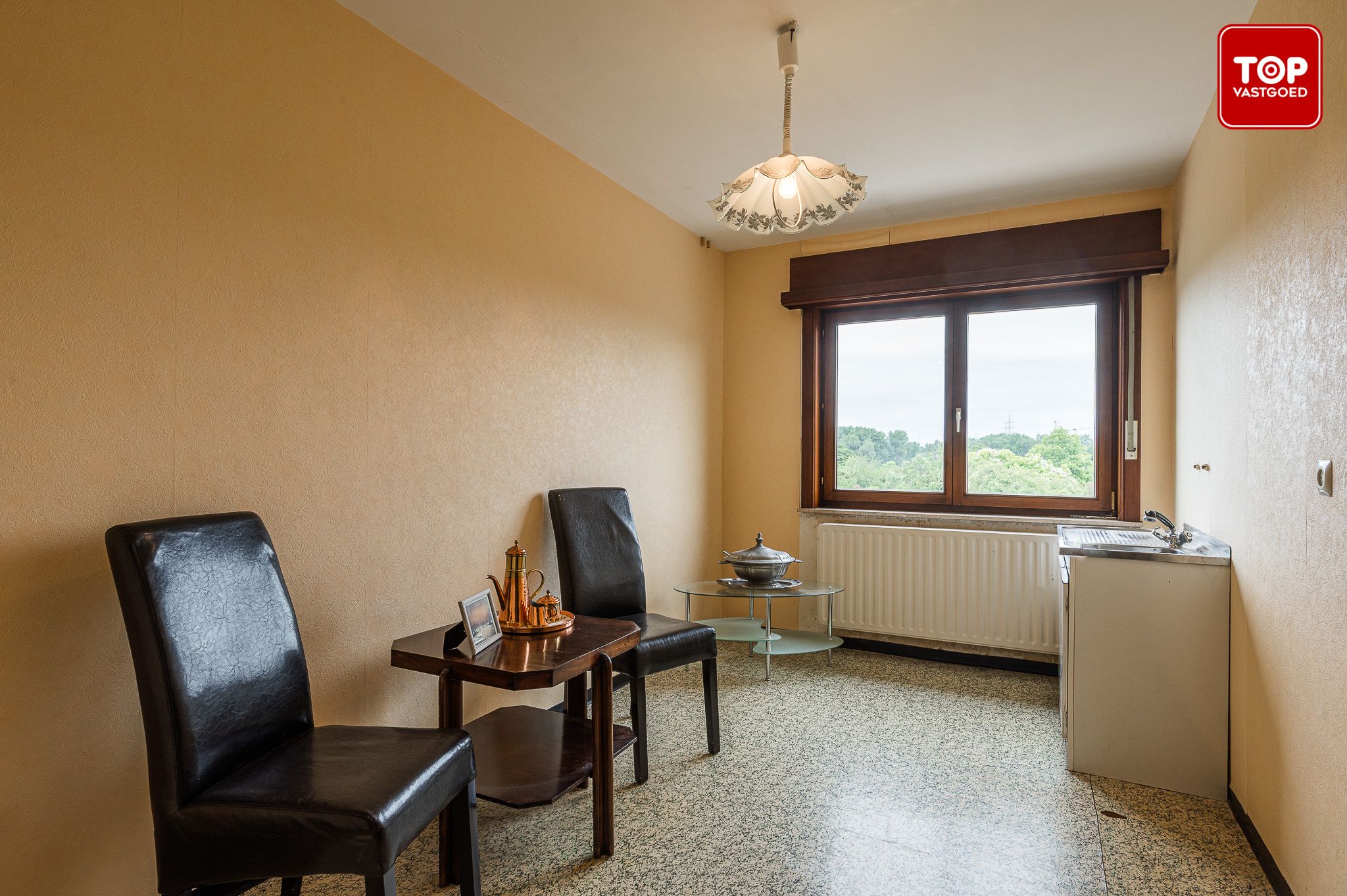 Ruime op te frissen gezinswoning met 4 slaapkamers,  zonnige tuin en garage. foto 15