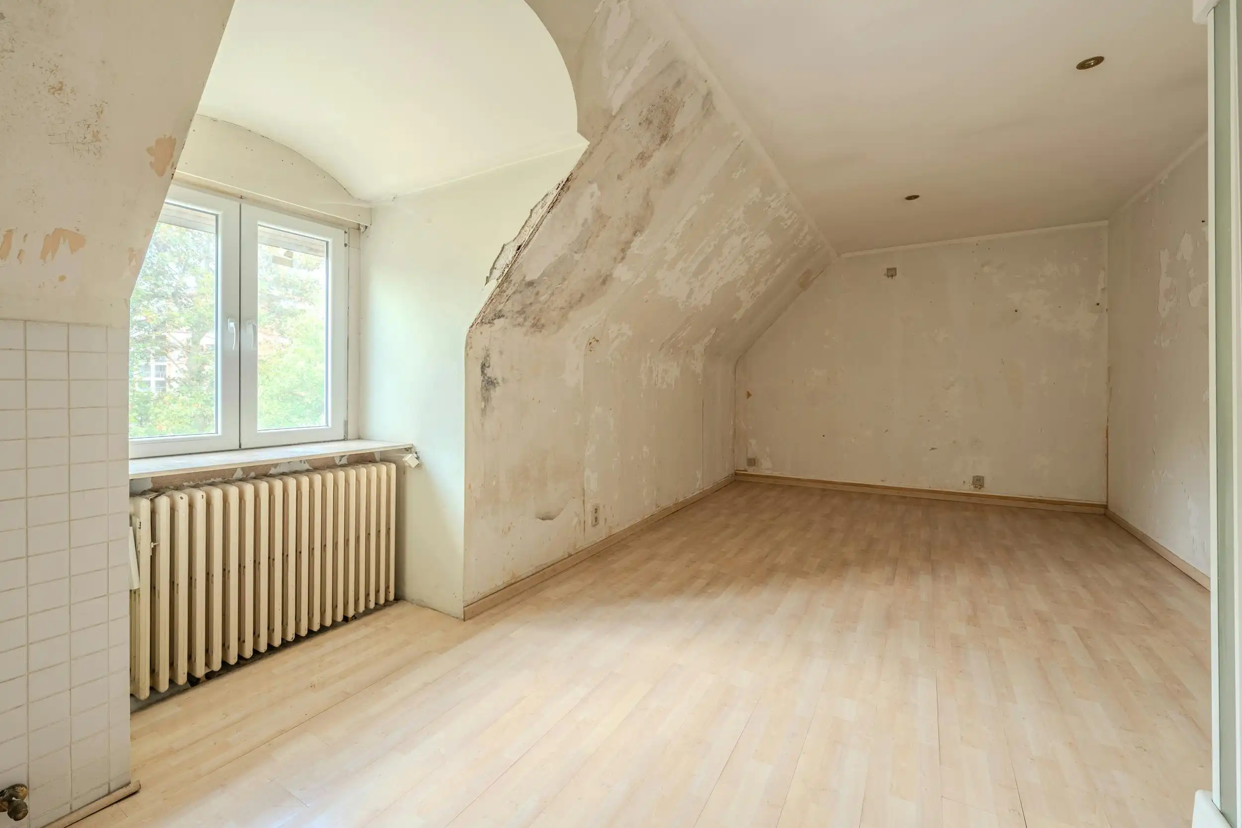 Hoekhuis met veel potentieel te koop te Mariakerke foto 18