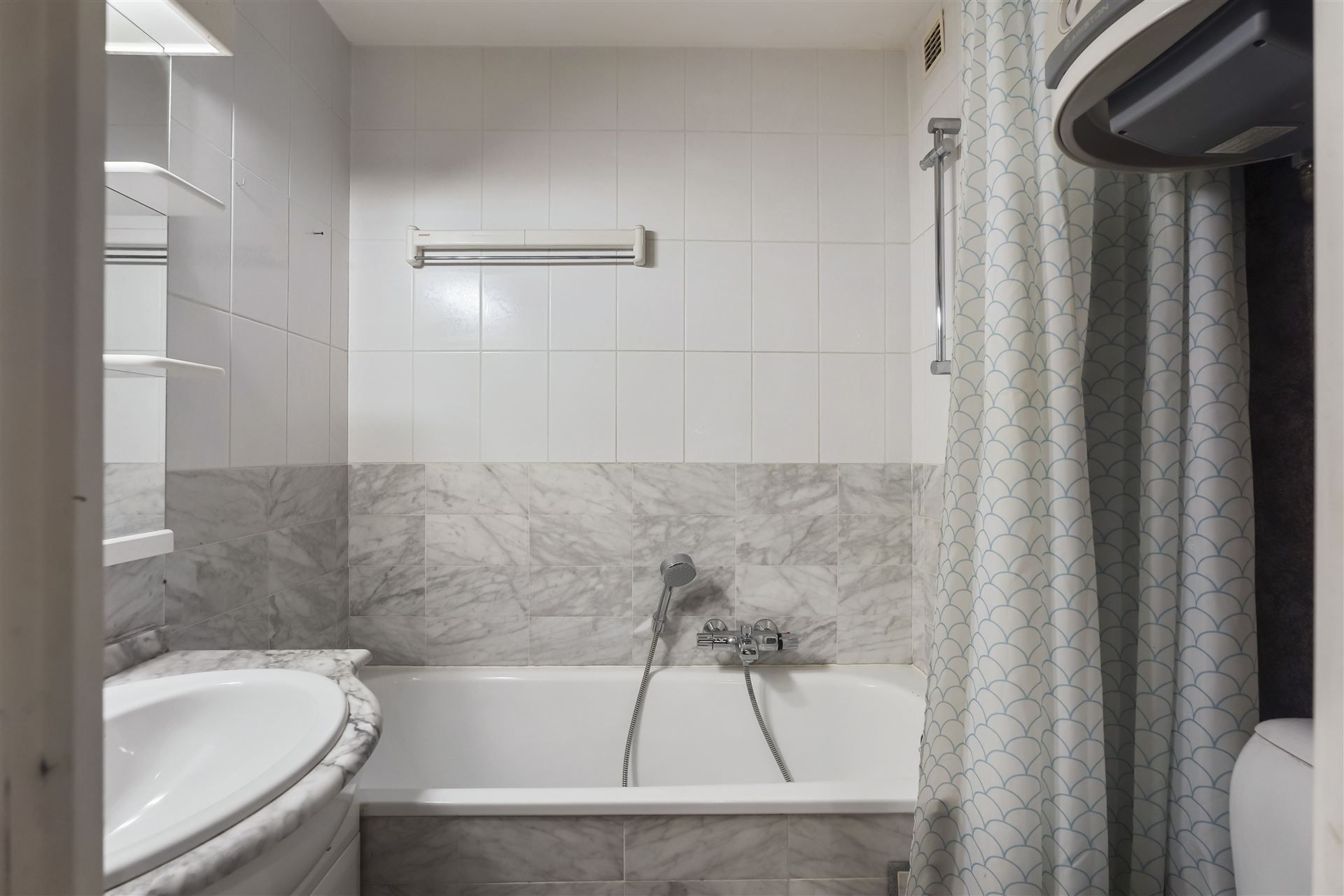 SLAAPHOEK / CENTRALE LIGGING foto 15