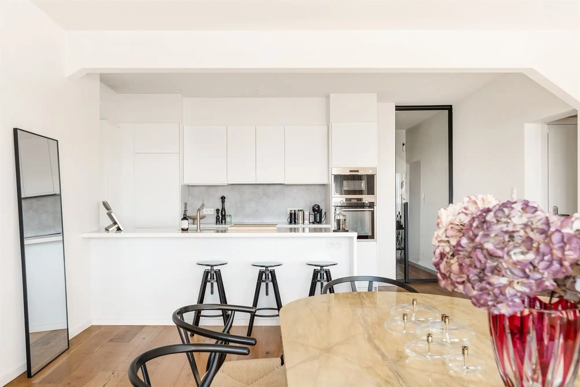 Ruim gemeubeld dakappartement met 3 slk's en terras foto 7