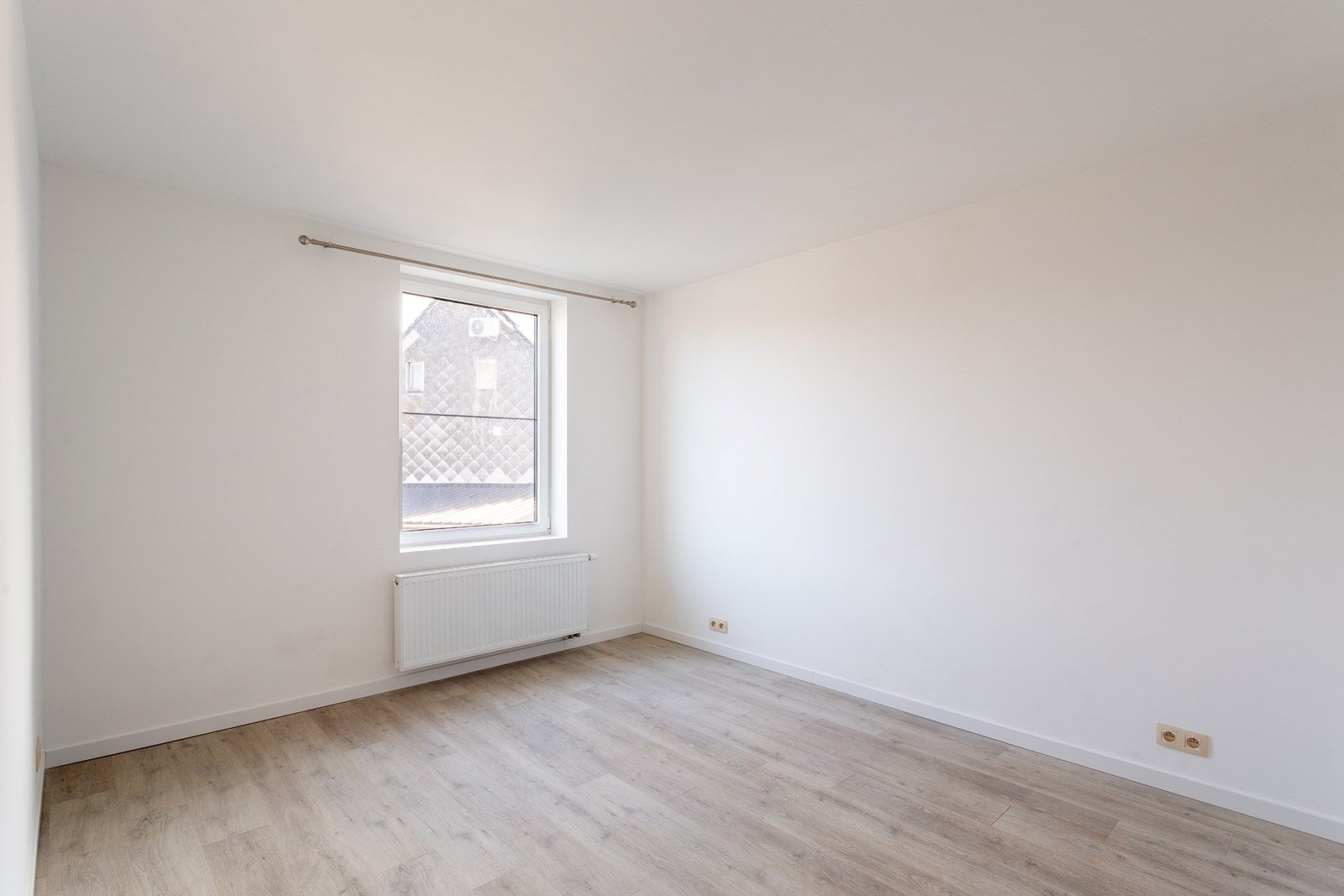 Gerenoveerde woning met 4 slaapkamers foto 15