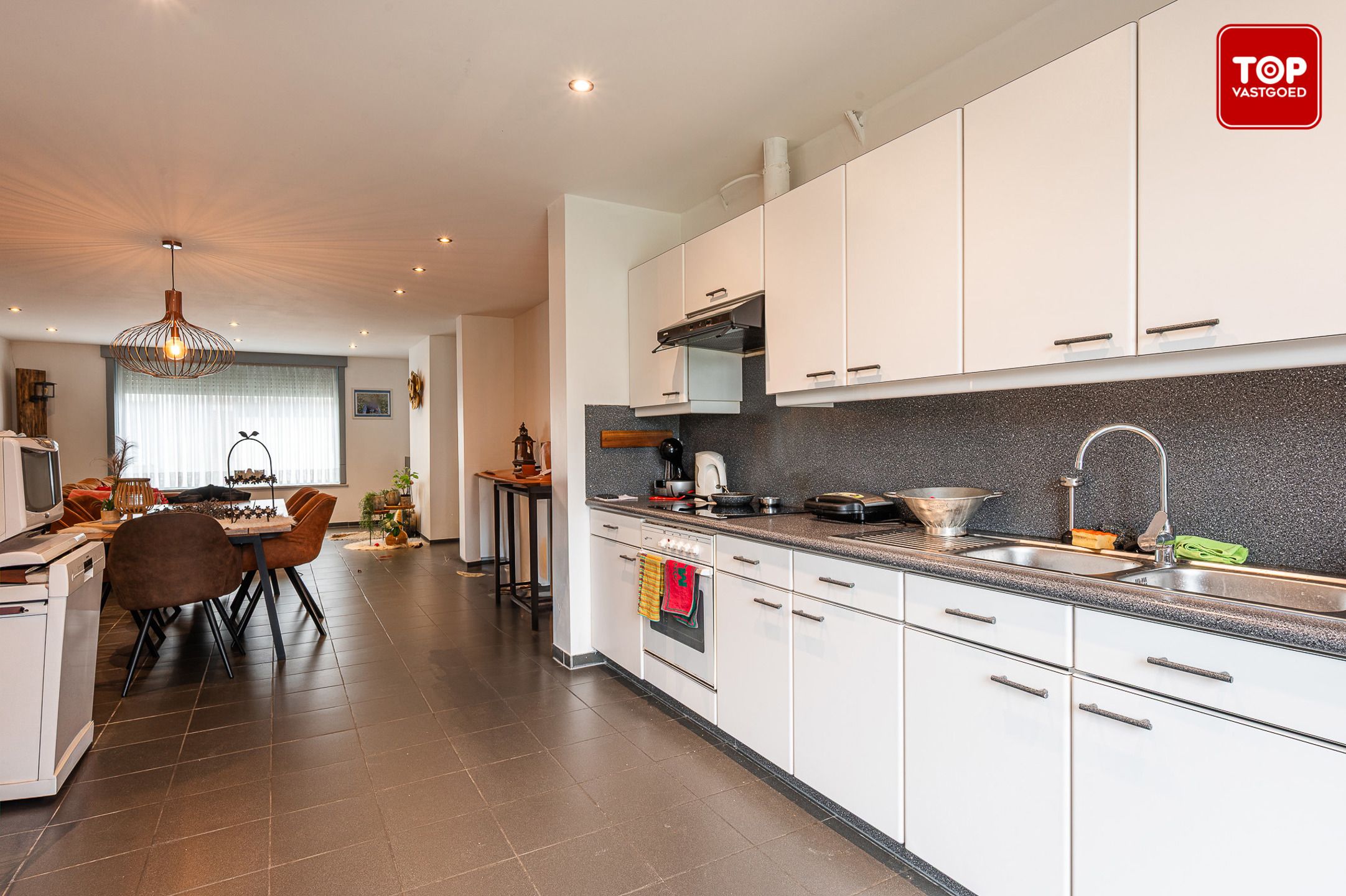 Charmante, instapklare woning met gezellige tuin in hartje Ardooie foto 9