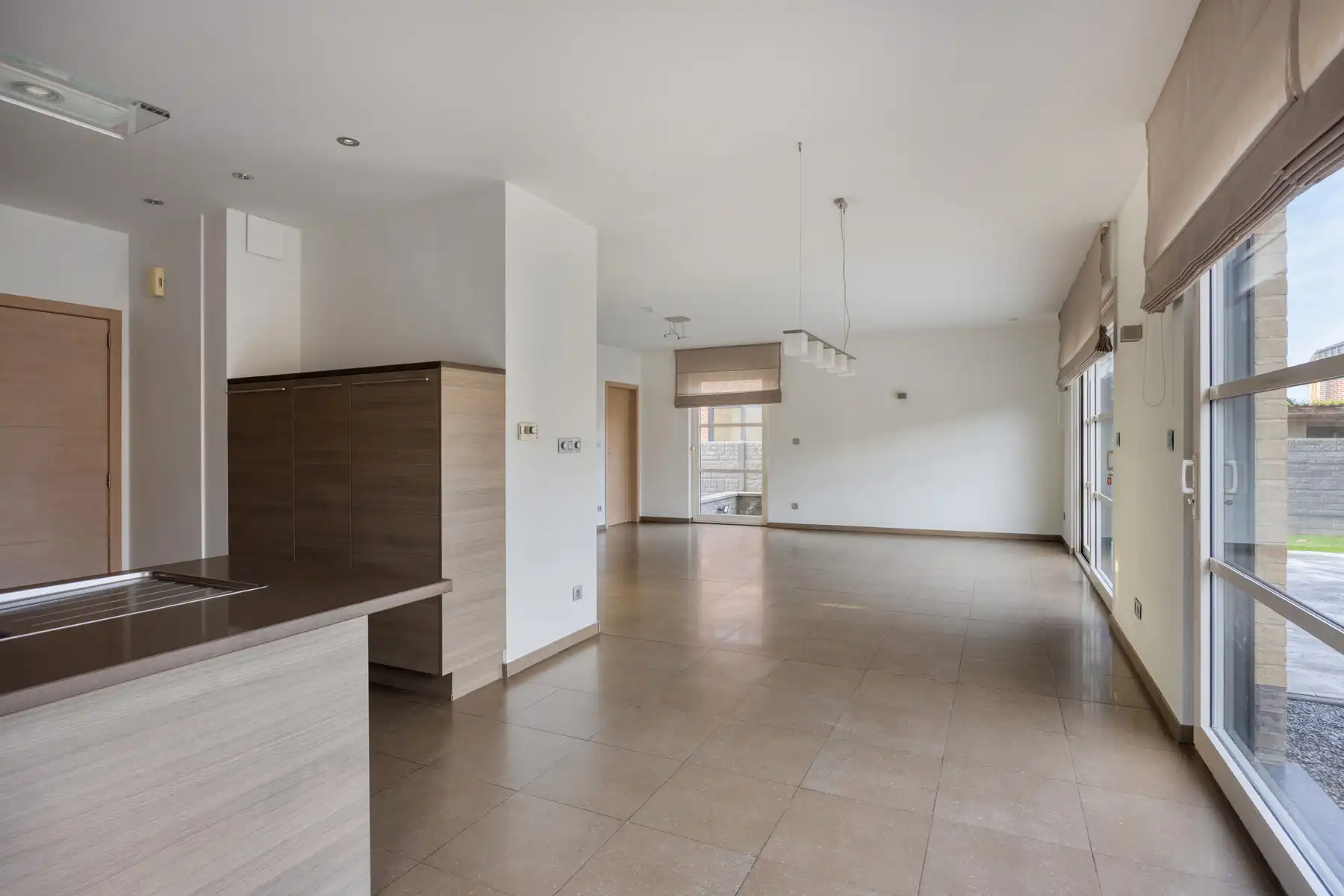 Luxueuze woning met 4/5 slpk. op 11a90ca in Neeroeteren.  foto 9