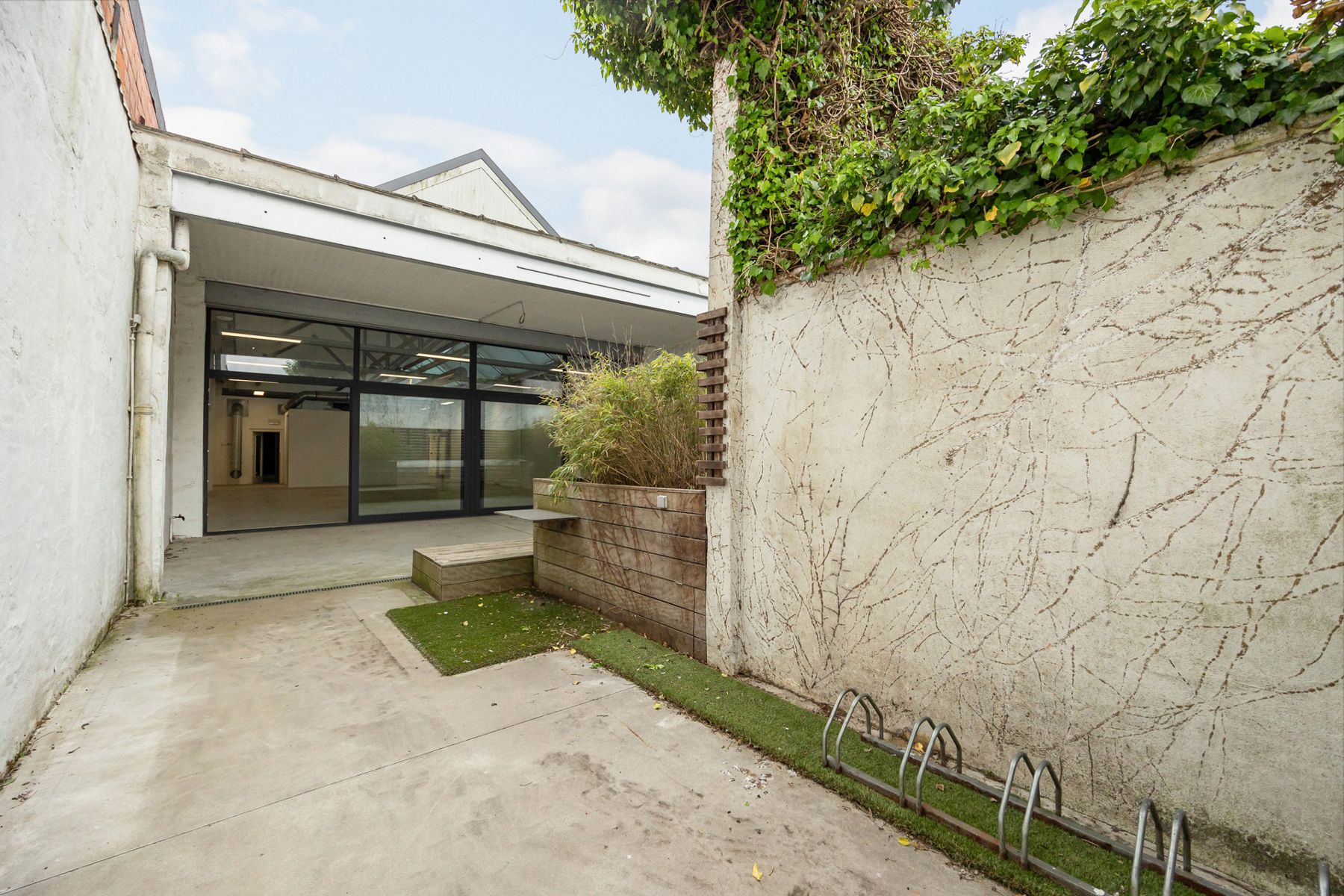 Instapklaar kantoorgebouw te koop in Merksem foto 11