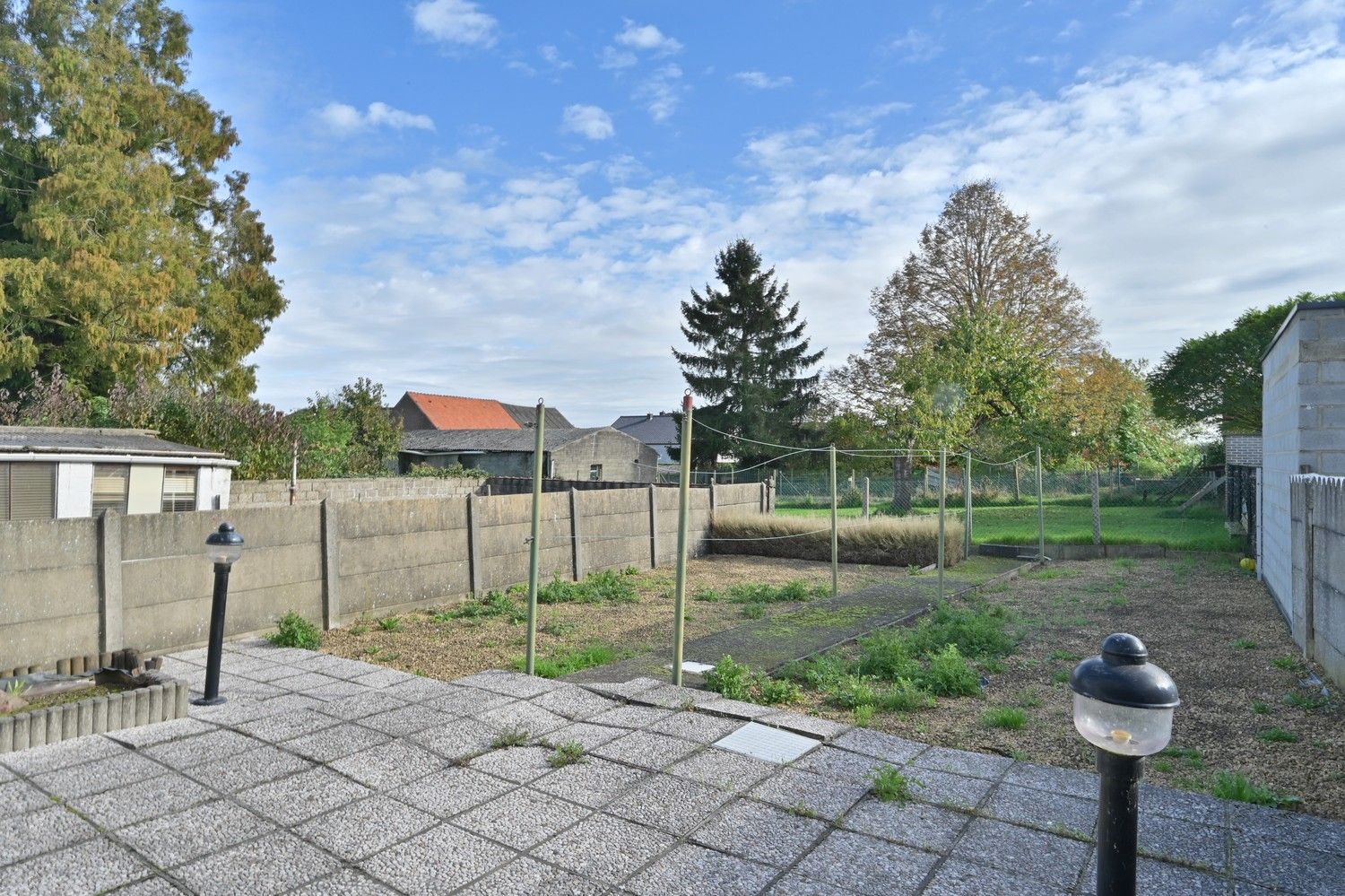 Te renoveren woning met praktijkruimte en/of grote inpandige garage, rustige en landelijke ligging in de gemeente Riemst (Zichen-Zussen-Bolder) foto 3