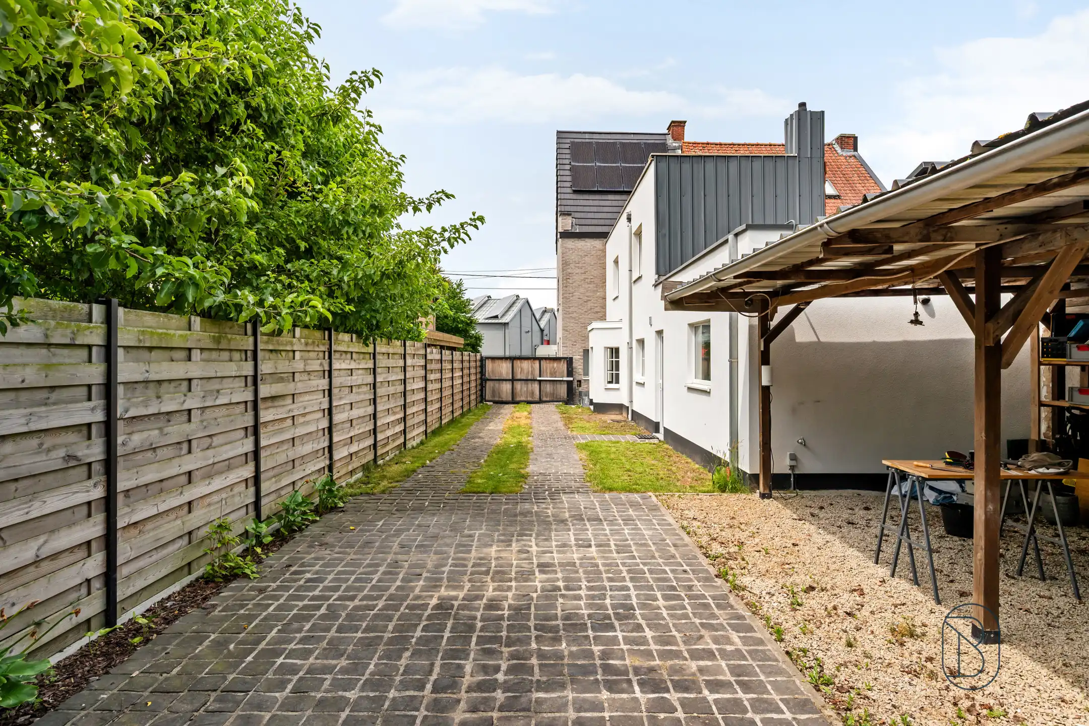 Knap gerenoveerde woning met 3 à 4 slk, en zwemvijver foto 2