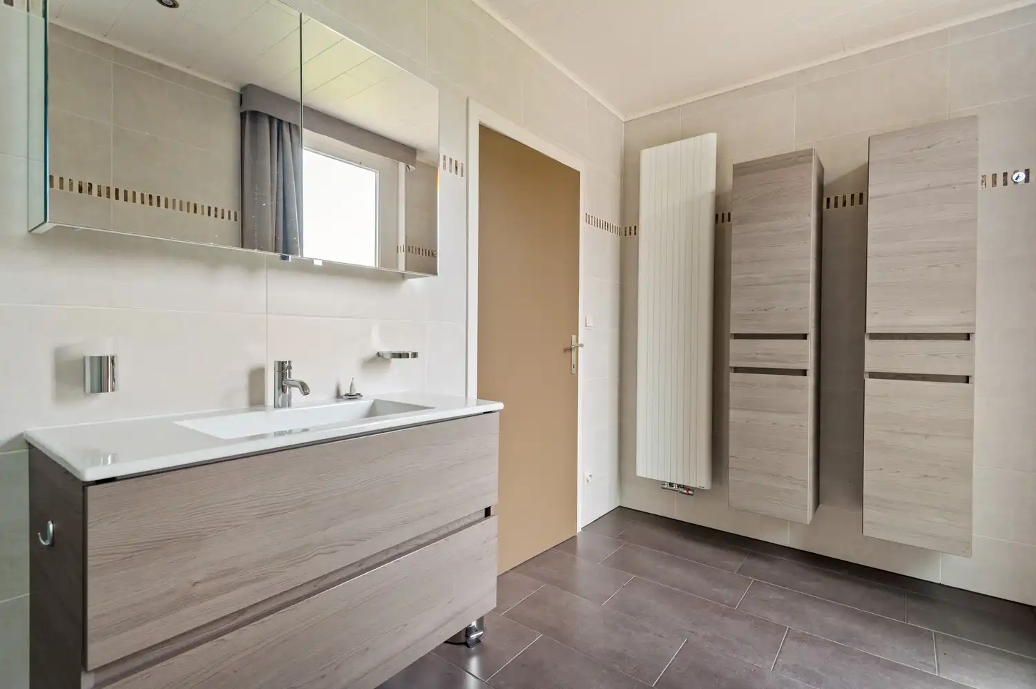 Vrijstaande laagbouw met 2 garages in rustige wijk te Zoersel! foto 13