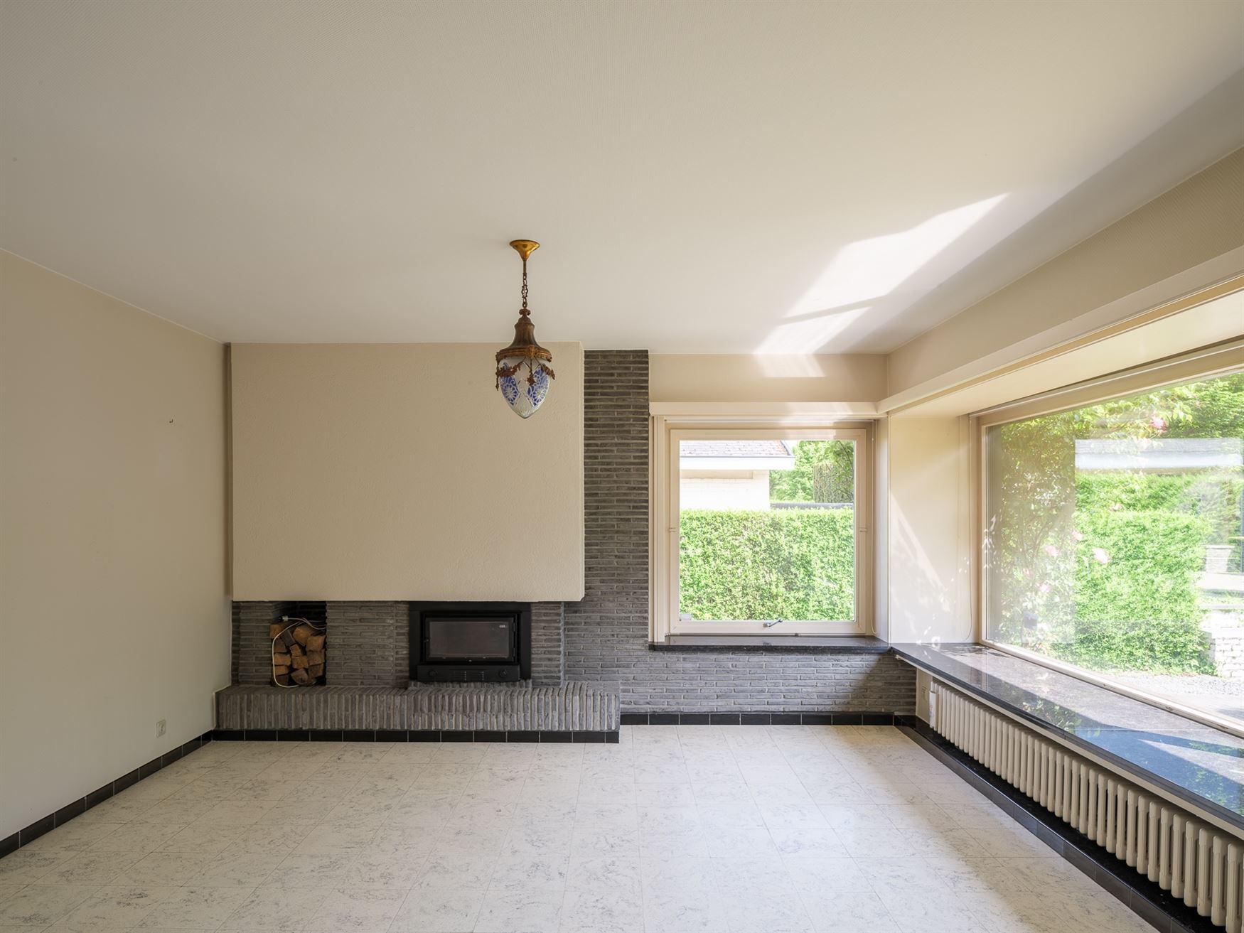 Hoofdfoto van de publicatie: Sixties villa met karakter én potentieel
