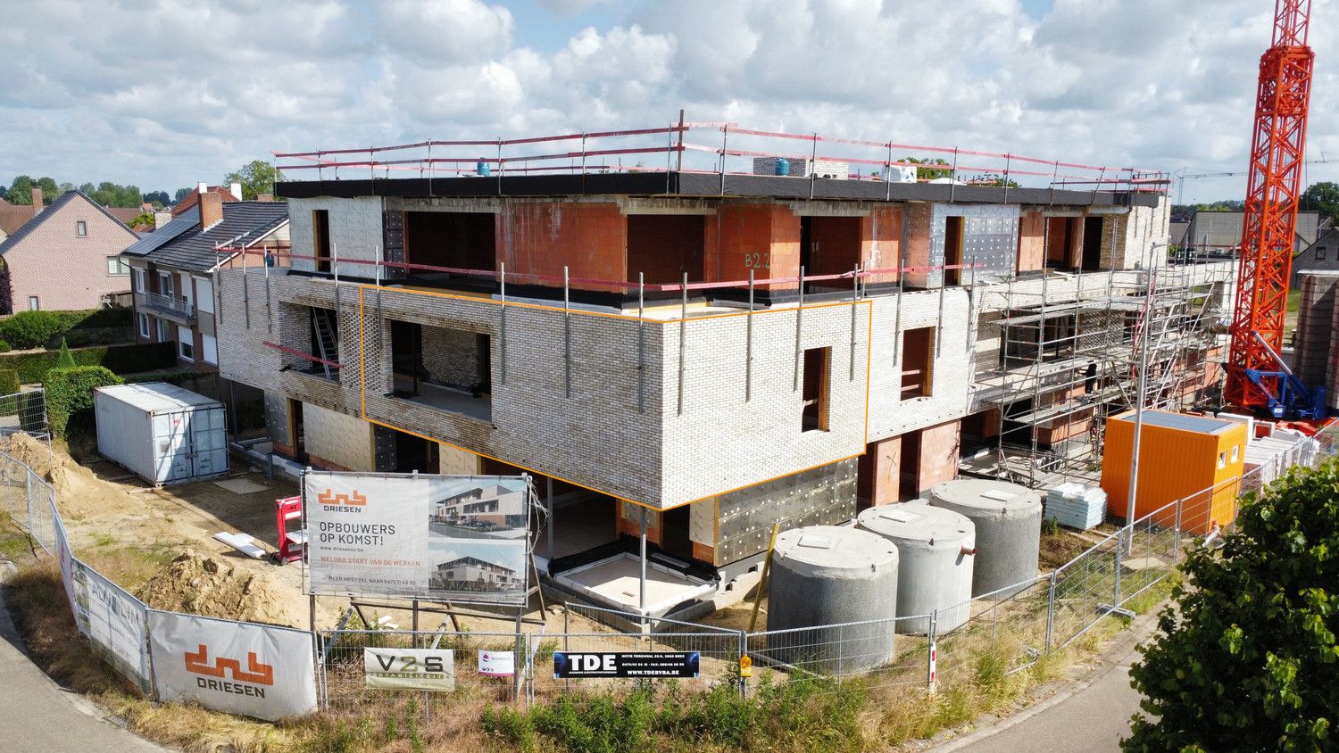 Instapklaar nieuwbouw appartement met 2 slaapkamers, terras, autostaanplaats en berging te Kinrooi foto 1