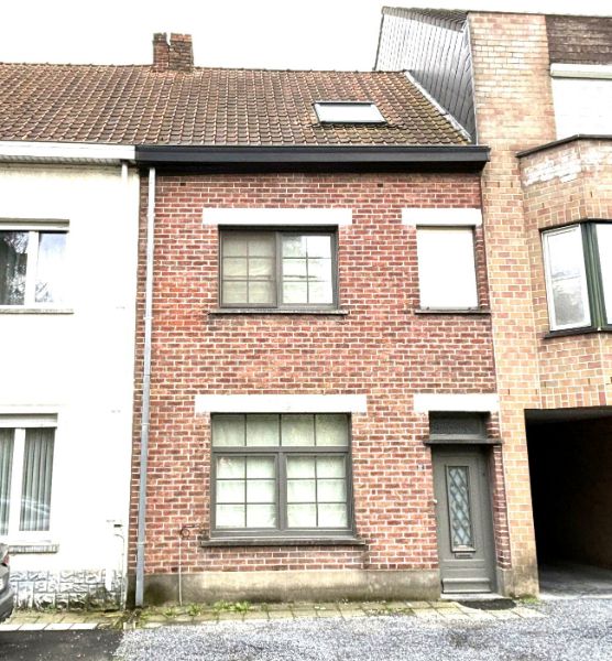 Knusse woning met 3 slaapkamers in volle centrum foto {{pictureIndex}}