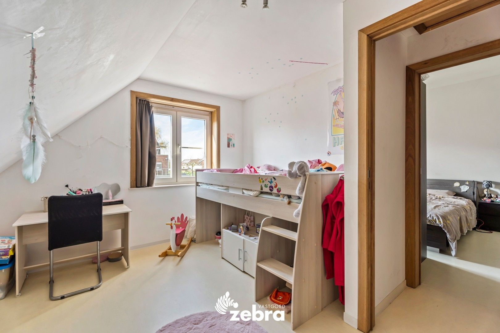 Instapklare, halfopen woning met 3 slaapkamers in een rustige woonwijk te Wevelgem! foto 8
