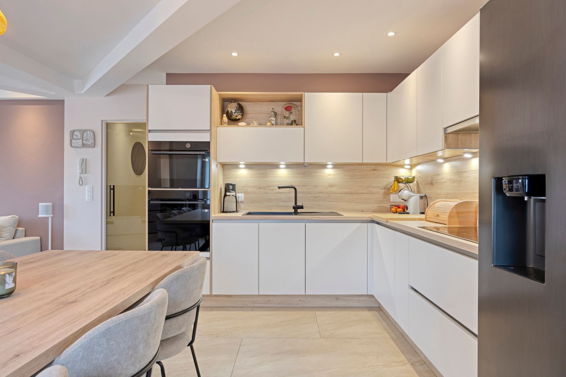 Ruim gerenoveerd 3-slaapkamer appartement op toplocatie !!! foto 5