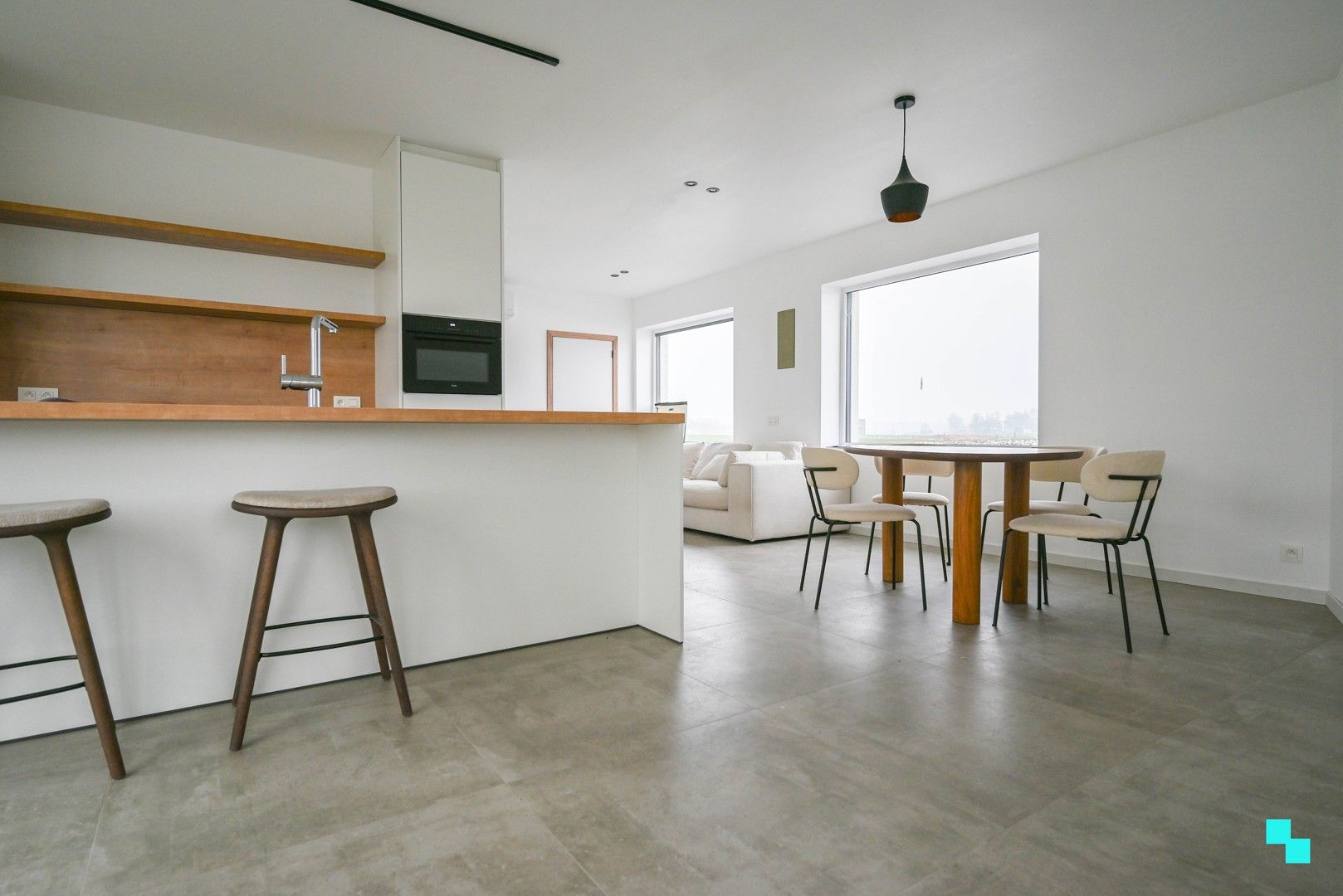 Volledig gerenoveerde woning met zicht op de velden foto 3