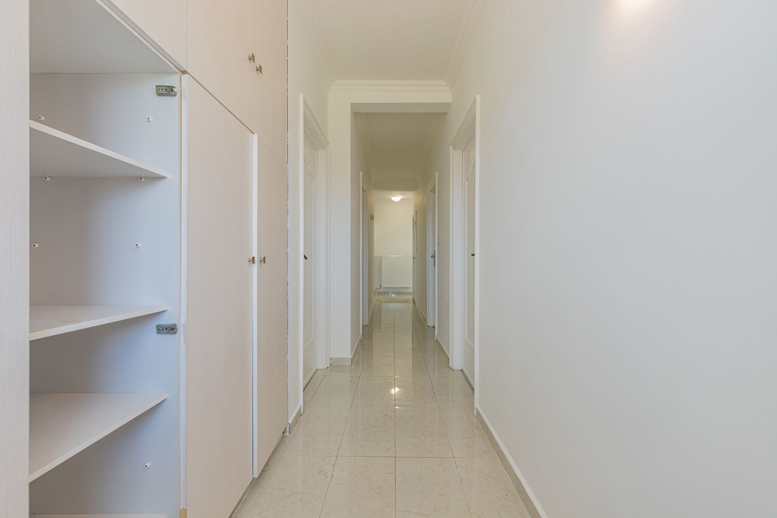 Gerenoveerde villa met 5 slpk, grote tuin, dubbele garage! foto 9