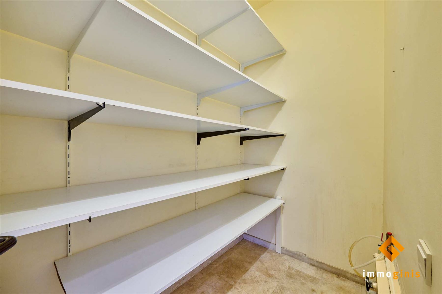 Ruime woning met 3 slaapkamers en dubbele garage op wandelafstand van het centrum van Bocholt! foto 8