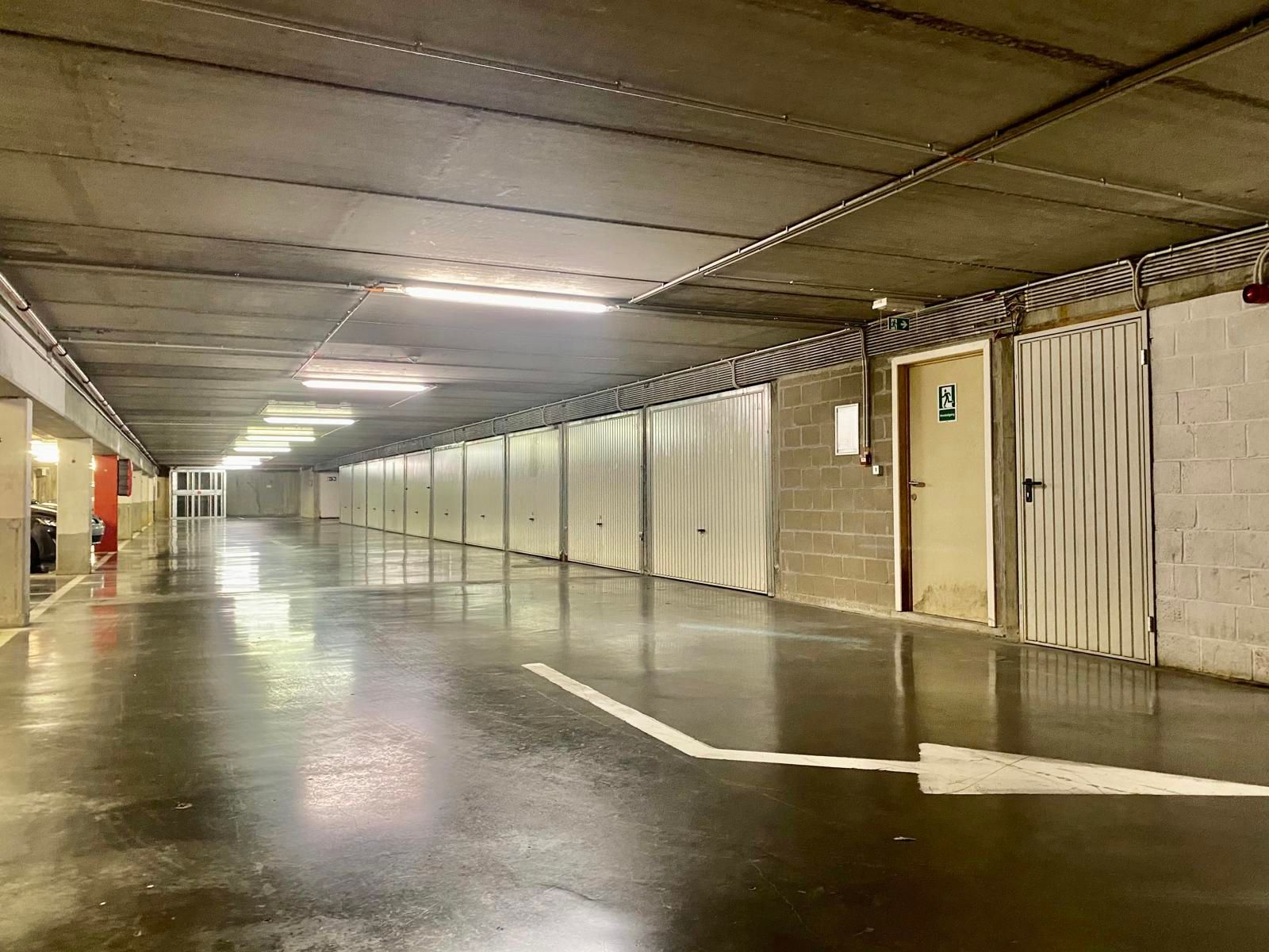 Veilig, net en rustige gelegen garagebox, centrum Aalst! foto 6