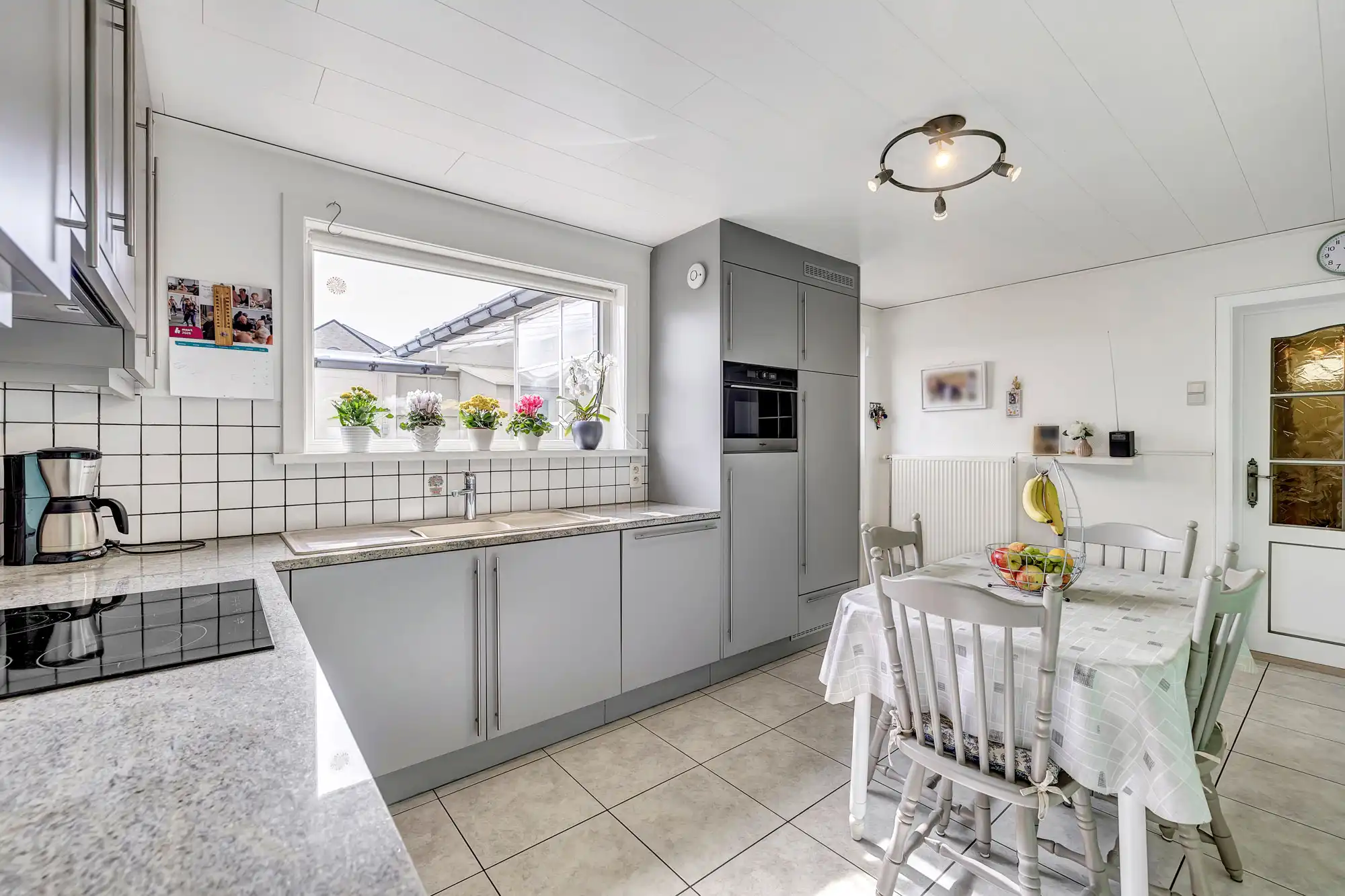 Goed onderhouden woning met garage op strategische locatie foto 9