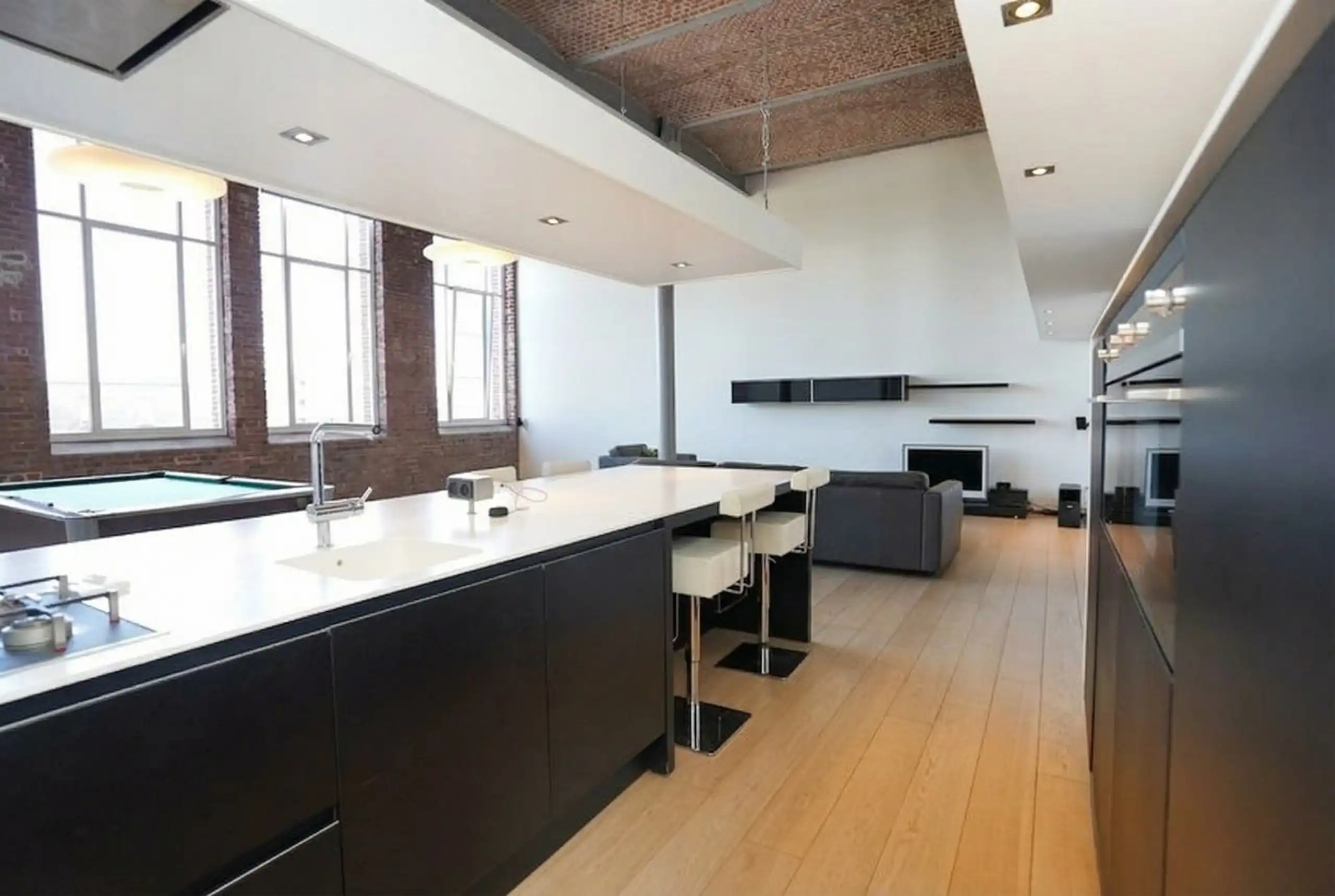 Verrassende, heldere loft met plafondhoogten van 6 m! foto 8