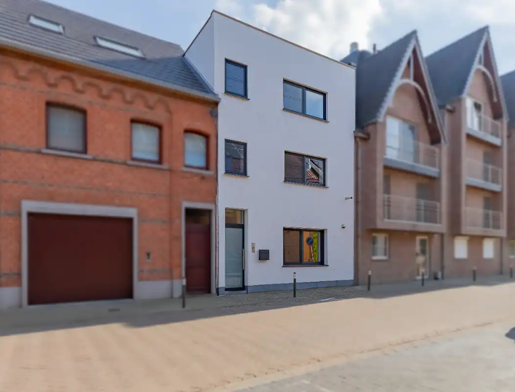 Multifunctioneel pand met praktijkruimte en instapklaar duplexappartement foto {{pictureIndex}}