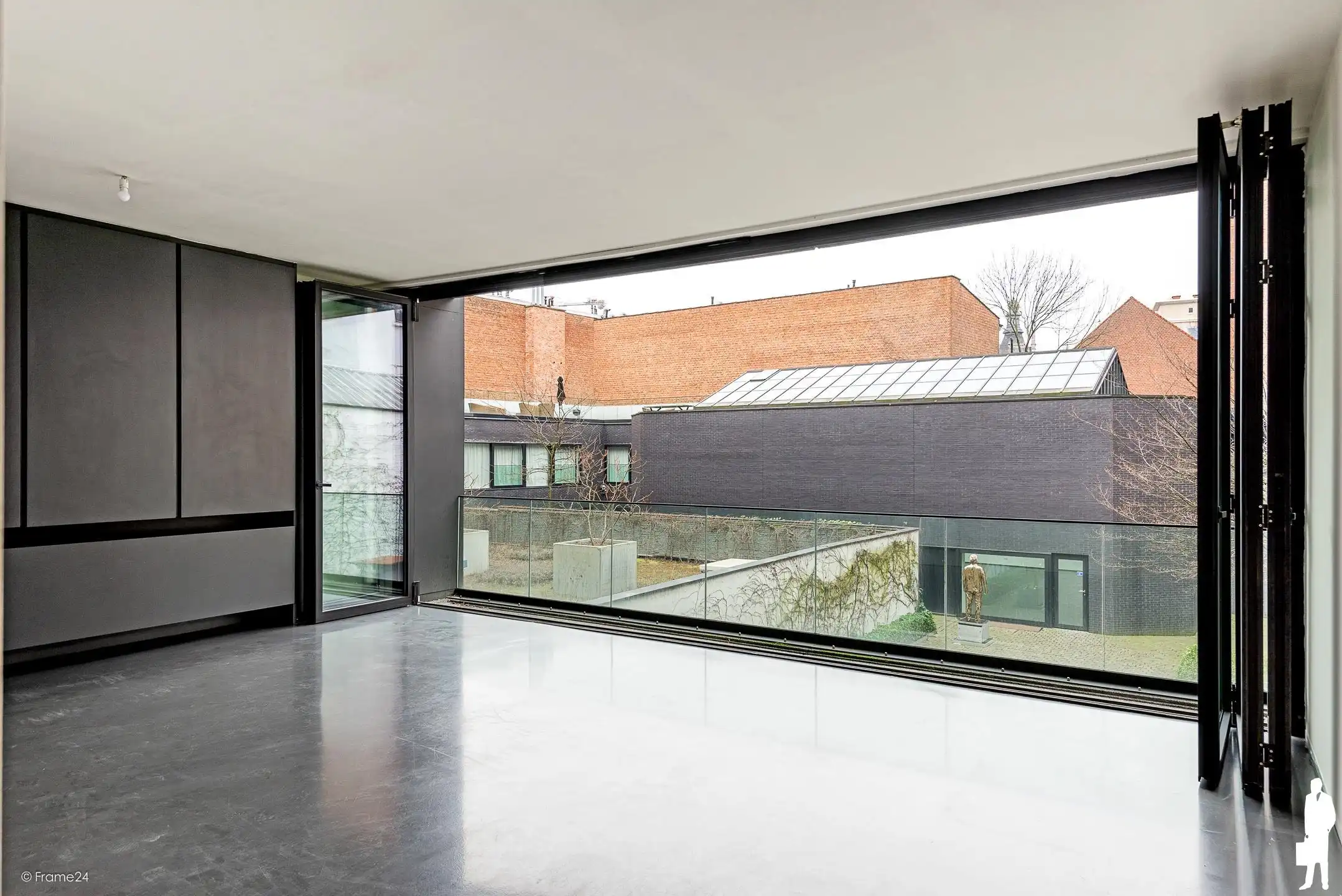Luxe-loft (ca 90m²) gelegen in de Henri Van Heurckstraat. foto 2