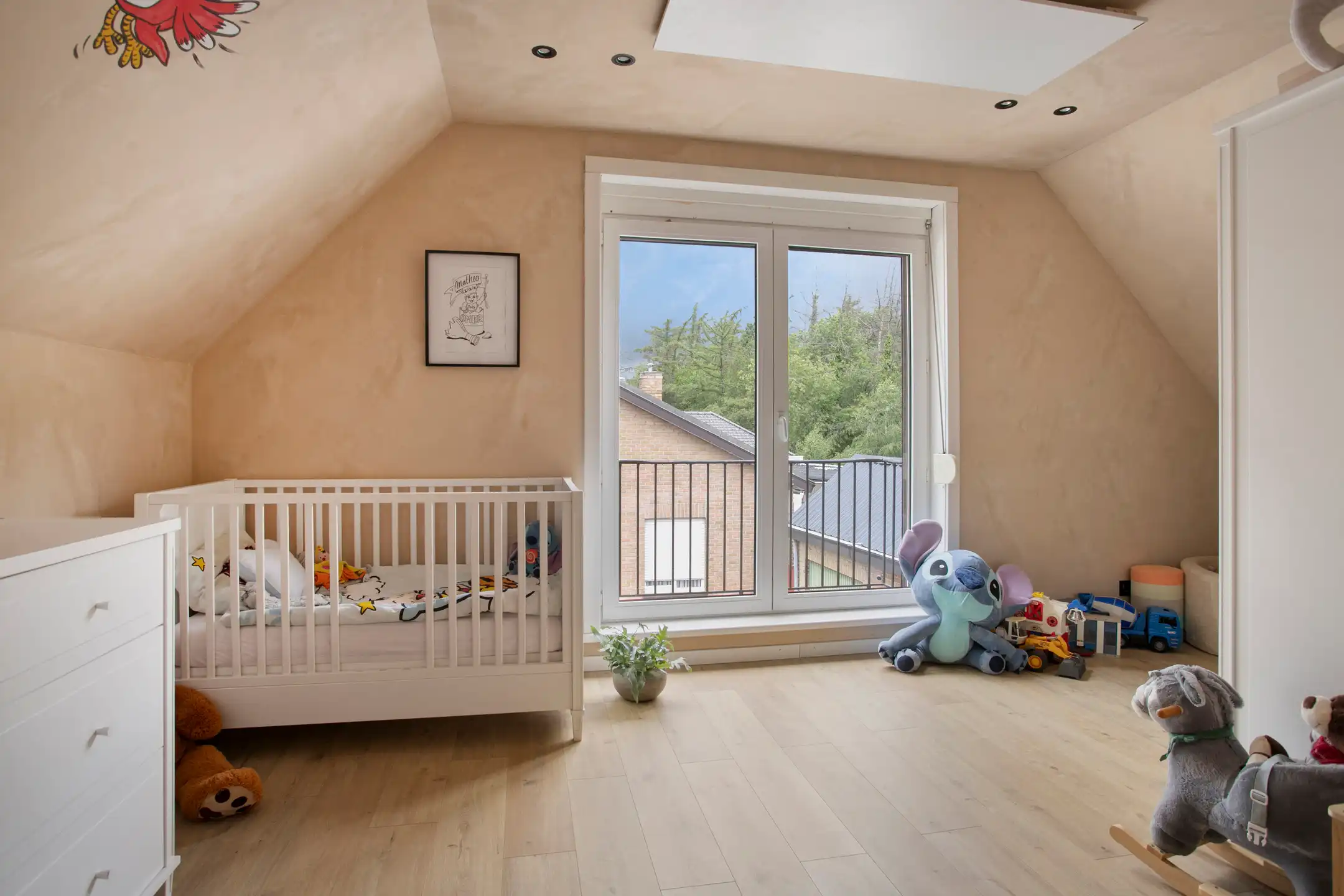 Volledig gerenoveerde vrijstaande woning met garage foto 19