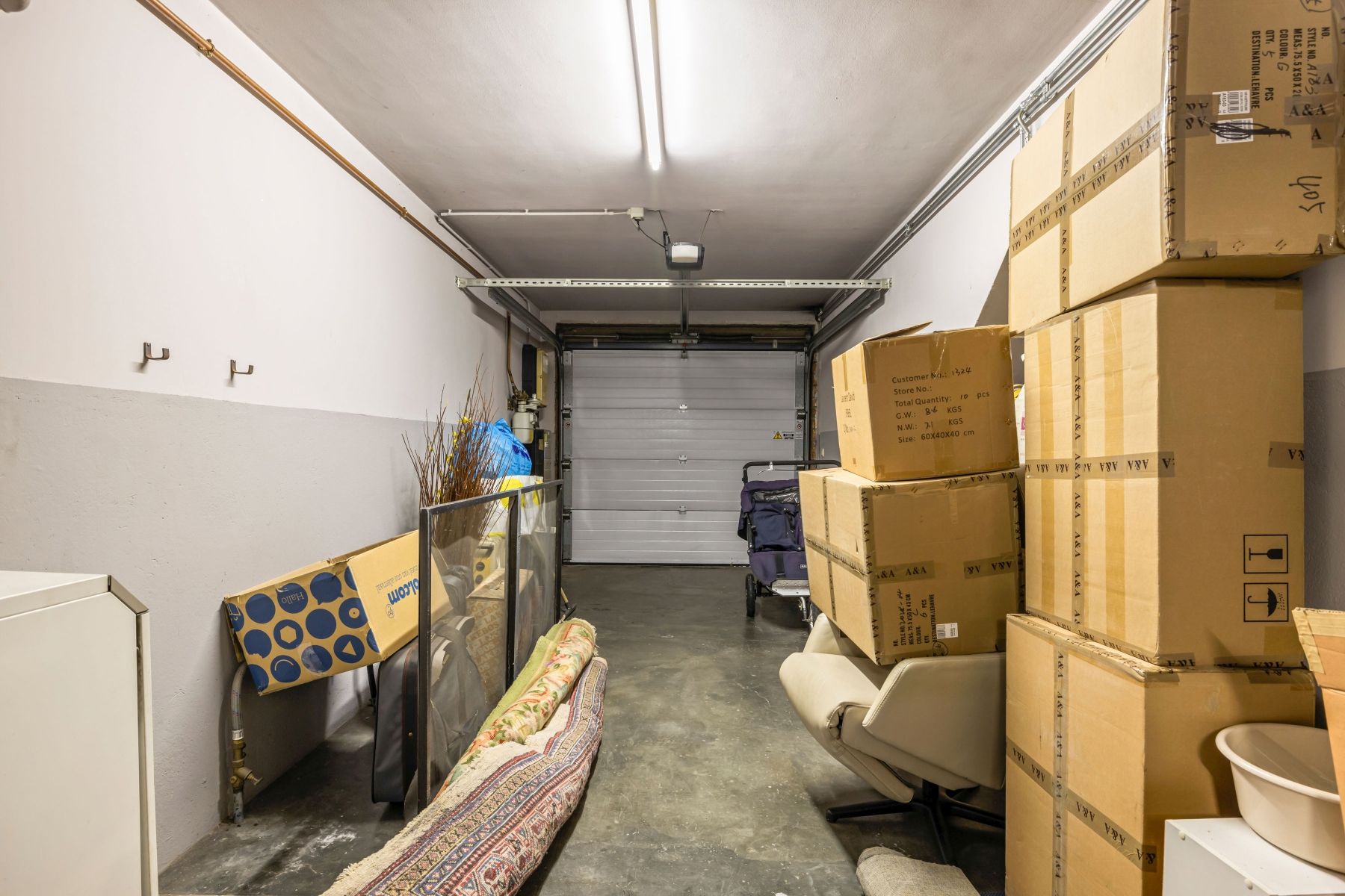 Deels te renoveren woning met vier slaapkamers en garage foto 10