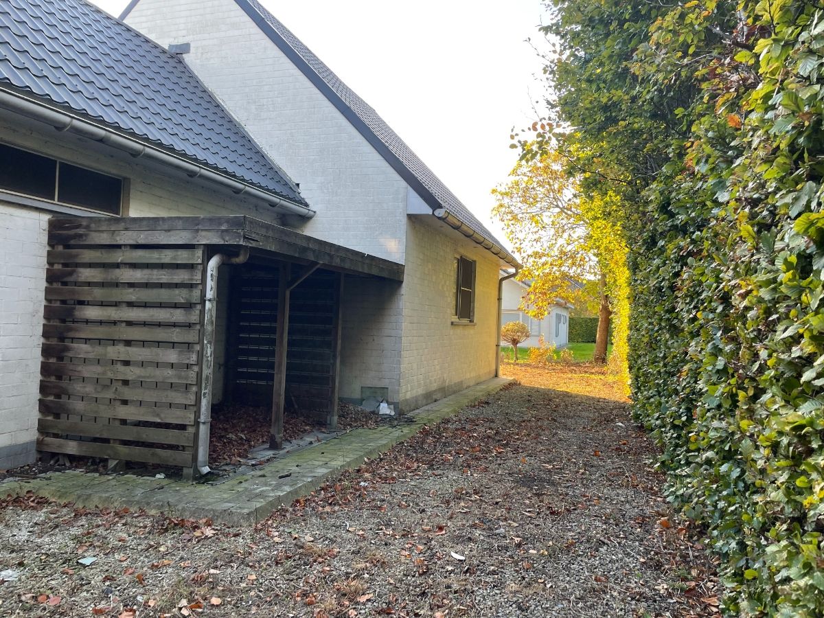 Alleenstaande woning + dubbele garage & tuin foto 6