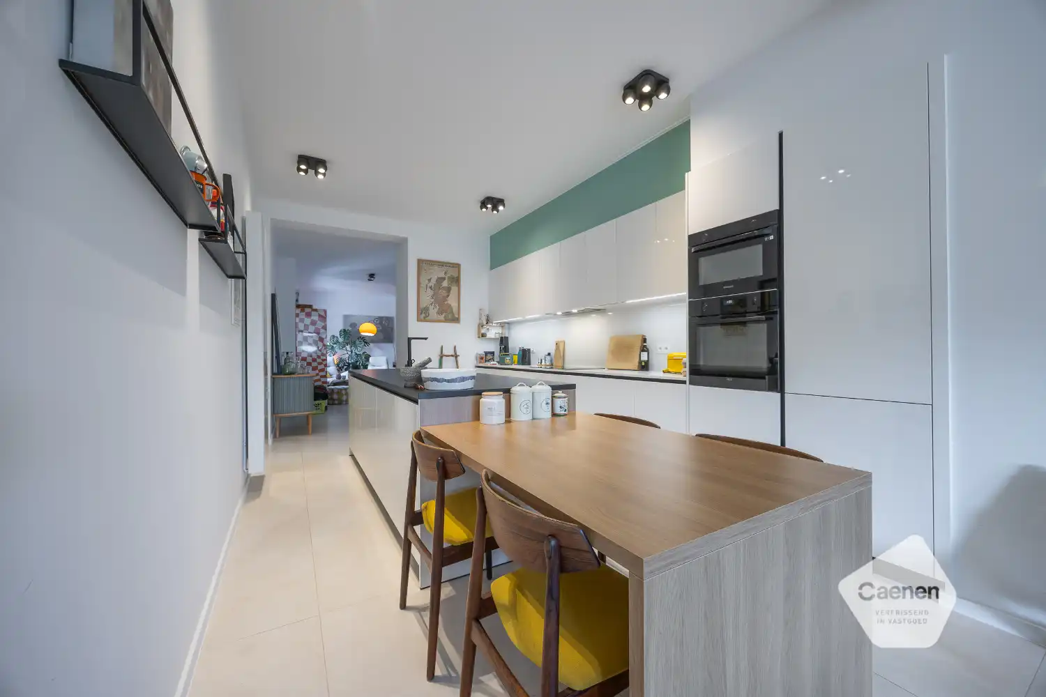 Ruim gerenoveerd drie slaapkamer appartement nabij centrum Oostende foto 9