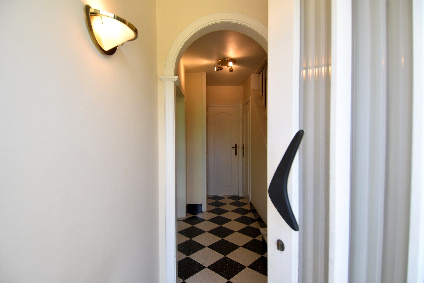 Rijwoning met 3 slaapkamers, garage en tuin te koop in een kindvriendelijke wijk te Kuurne foto 2