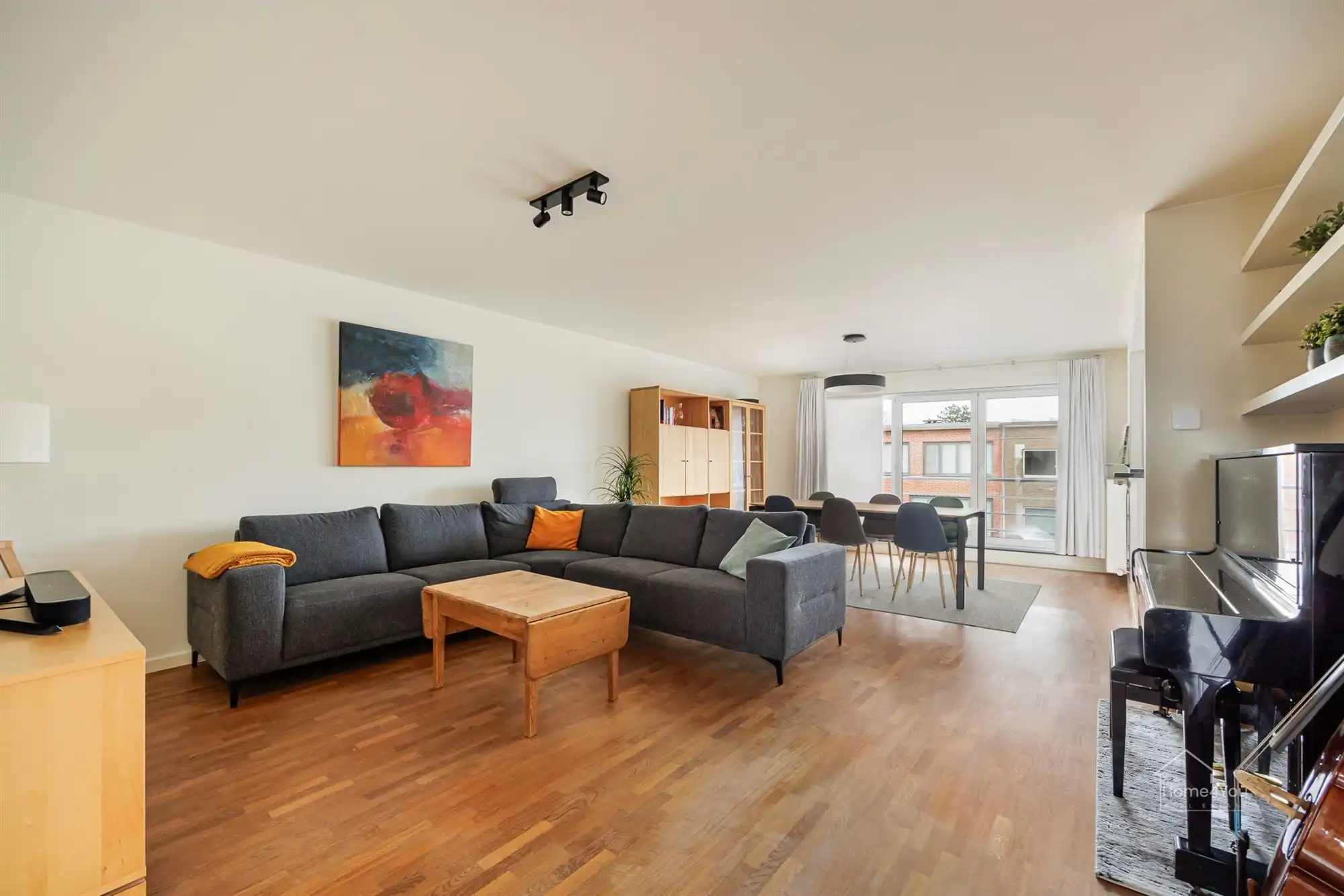 Ruim instapklaar appartement met garagebox foto {{pictureIndex}}