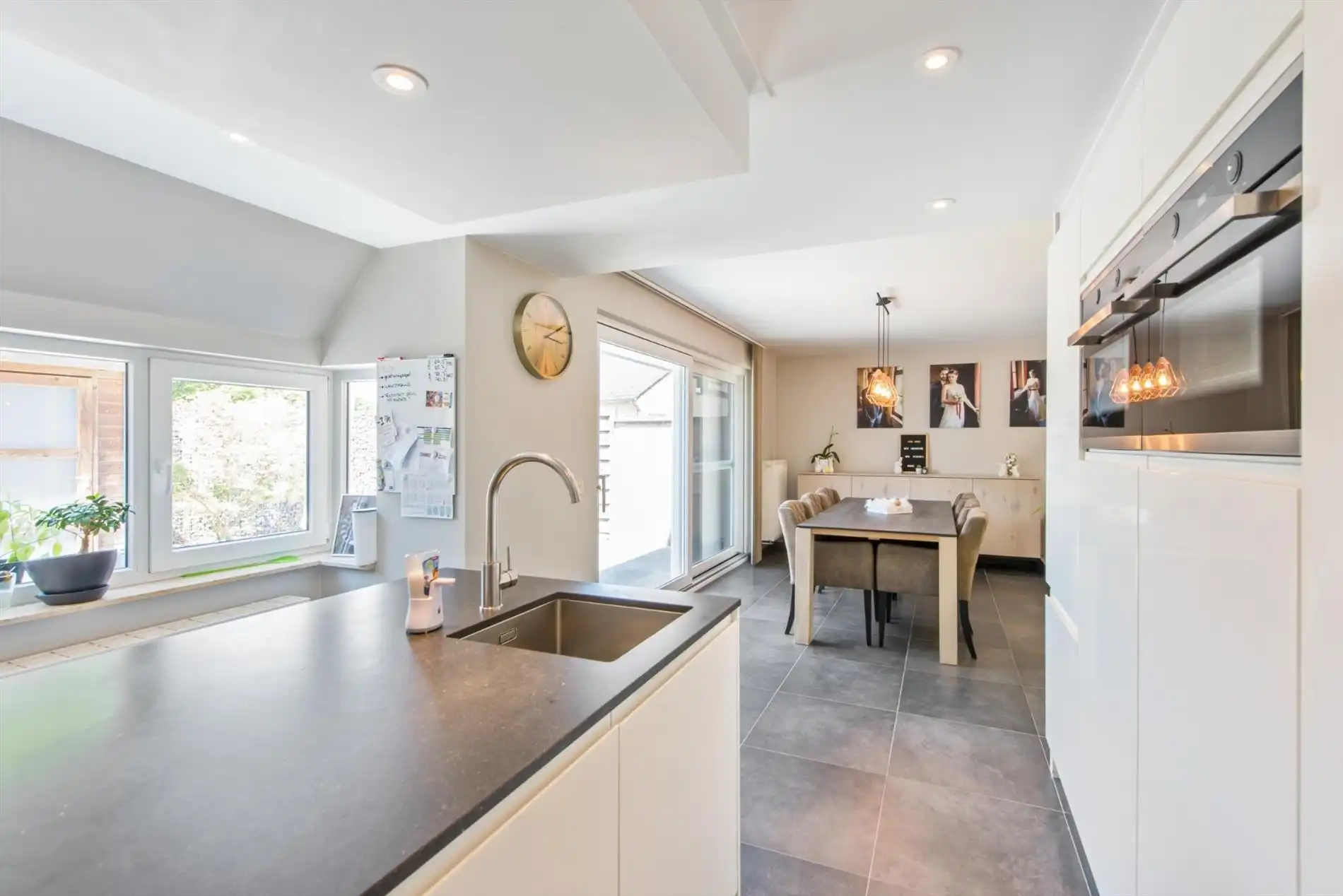 Rustig gelegen, verrassend ruime woning met 3 slaapkamers foto 9